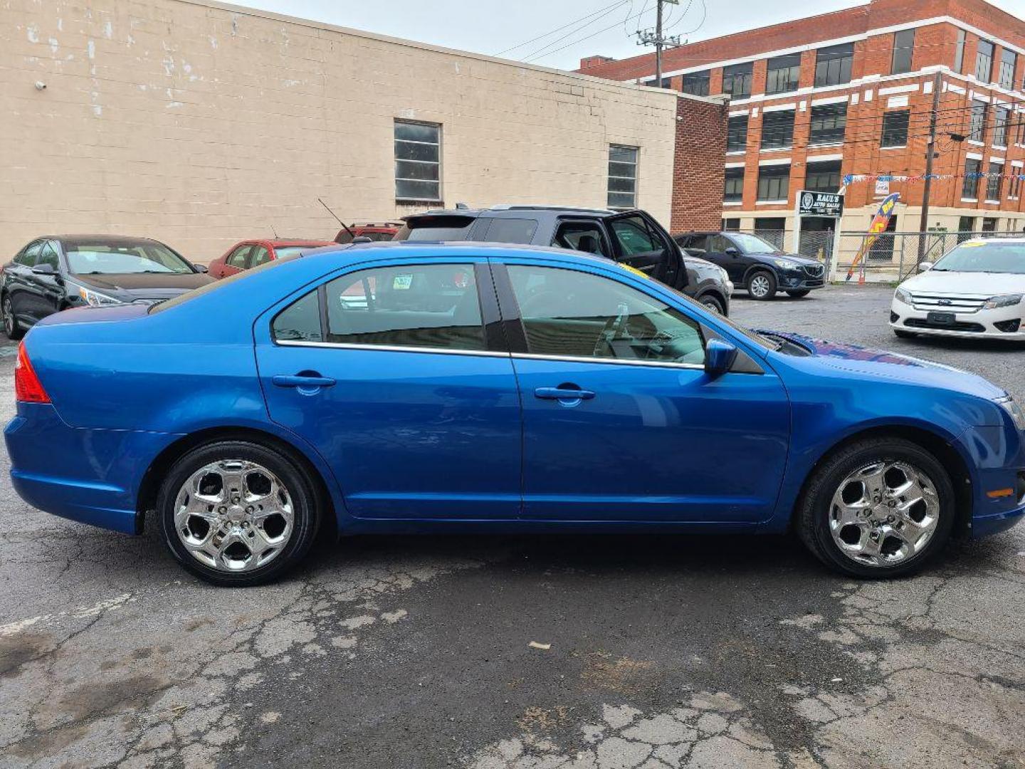 2011 BLUE FORD FUSION SE (3FAHP0HAXBR) with an 2.5L engine, Automatic transmission, located at 117 North Cameron Street, Harrisburg, PA, 17101, (717) 963-8962, 40.266762, -76.875259 - WE FINANCE!!! Good Credit/ Bad Credit/ No Credit - ALL Trade-Ins Welcomed!!! ***Guaranteed Credit Approval*** APPLY ONLINE or CALL us TODAY ;) Internet Prices and Marketplace Prices are SPECIAL discounted ***CASH DEALS*** Retail Prices are higher. Please call us to discuss your cash and finan - Photo#5