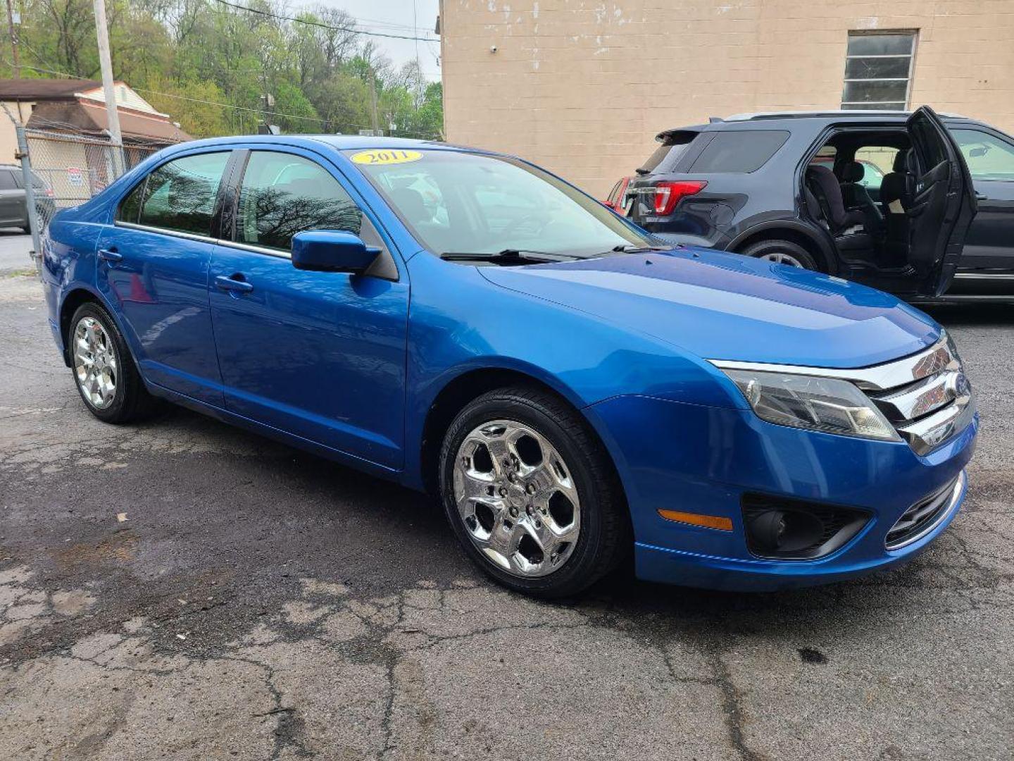 2011 BLUE FORD FUSION SE (3FAHP0HAXBR) with an 2.5L engine, Automatic transmission, located at 117 North Cameron Street, Harrisburg, PA, 17101, (717) 963-8962, 40.266762, -76.875259 - WE FINANCE!!! Good Credit/ Bad Credit/ No Credit - ALL Trade-Ins Welcomed!!! ***Guaranteed Credit Approval*** APPLY ONLINE or CALL us TODAY ;) Internet Prices and Marketplace Prices are SPECIAL discounted ***CASH DEALS*** Retail Prices are higher. Please call us to discuss your cash and finan - Photo#6