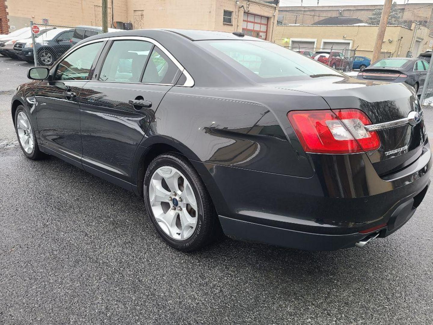 2011 BLACK FORD TAURUS SEL (1FAHP2EW6BG) with an 3.5L engine, Automatic transmission, located at 117 North Cameron Street, Harrisburg, PA, 17101, (717) 963-8962, 40.266762, -76.875259 - WE FINANCE!!! Good Credit/ Bad Credit/ No Credit - ALL Trade-Ins Welcomed!!! ***Guaranteed Credit Approval*** APPLY ONLINE or CALL us TODAY ;) Internet Prices and Marketplace Prices are SPECIAL discounted ***CASH DEALS*** Retail Prices are higher. Please call us to discuss your cash and finan - Photo#2