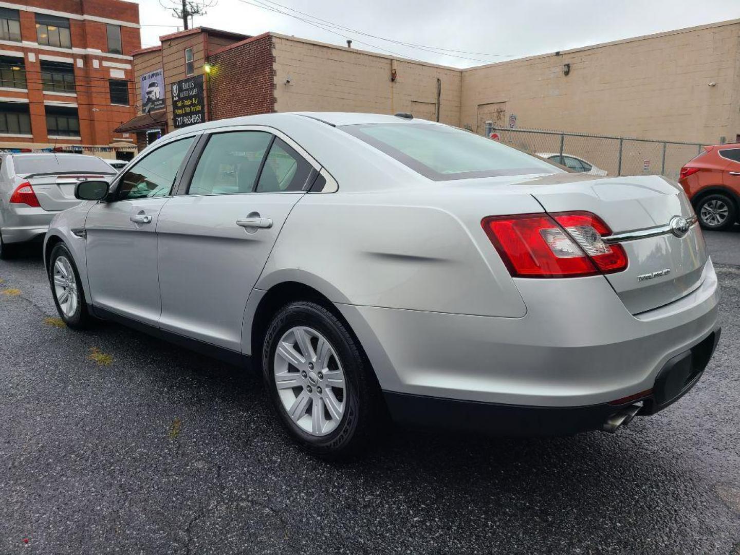 2011 SILVER FORD TAURUS SE (1FAHP2DWXBG) with an 3.5L engine, Automatic transmission, located at 117 North Cameron Street, Harrisburg, PA, 17101, (717) 963-8962, 40.266762, -76.875259 - WE FINANCE!!! Good Credit/ Bad Credit/ No Credit - ALL Trade-Ins Welcomed!!! ***Guaranteed Credit Approval*** APPLY ONLINE or CALL us TODAY ;) Internet Prices and Marketplace Prices are SPECIAL discounted ***CASH DEALS*** Retail Prices are higher. Please call us to discuss your cash and finan - Photo#2