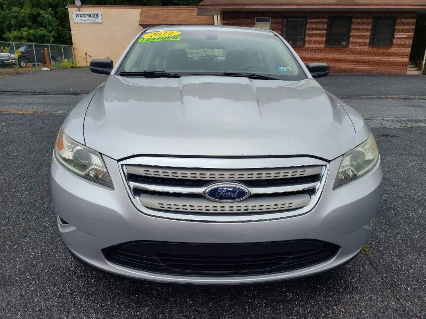 2011 SILVER FORD TAURUS SE (1FAHP2DWXBG) with an 3.5L engine, Automatic transmission, located at 117 North Cameron Street, Harrisburg, PA, 17101, (717) 963-8962, 40.266762, -76.875259 - WE FINANCE!!! Good Credit/ Bad Credit/ No Credit - ALL Trade-Ins Welcomed!!! ***Guaranteed Credit Approval*** APPLY ONLINE or CALL us TODAY ;) Internet Prices and Marketplace Prices are SPECIAL discounted ***CASH DEALS*** Retail Prices are higher. Please call us to discuss your cash and finan - Photo#7