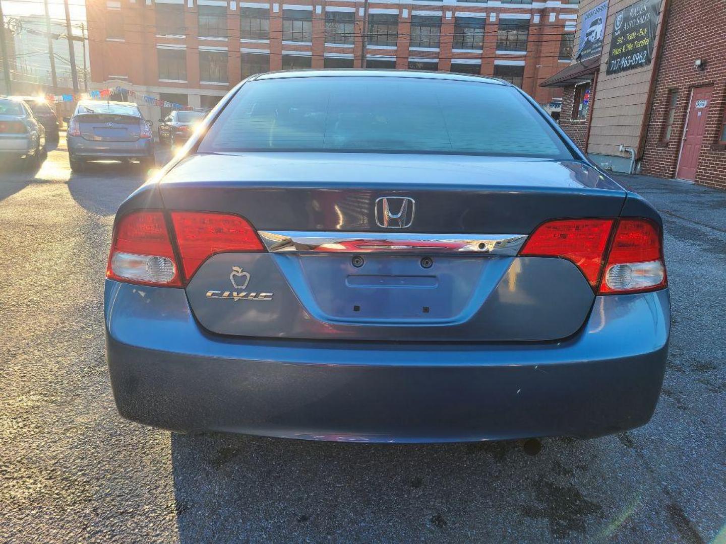 2011 BLUE HONDA CIVIC LX (2HGFA1F58BH) with an 1.8L engine, Automatic transmission, located at 117 North Cameron Street, Harrisburg, PA, 17101, (717) 963-8962, 40.266762, -76.875259 - WE FINANCE!!! Good Credit/ Bad Credit/ No Credit - ALL Trade-Ins Welcomed!!! ***Guaranteed Credit Approval*** APPLY ONLINE or CALL us TODAY ;) Internet Prices and Marketplace Prices are SPECIAL discounted ***CASH DEALS*** Retail Prices are higher. Please call us to discuss your cash and finan - Photo#3