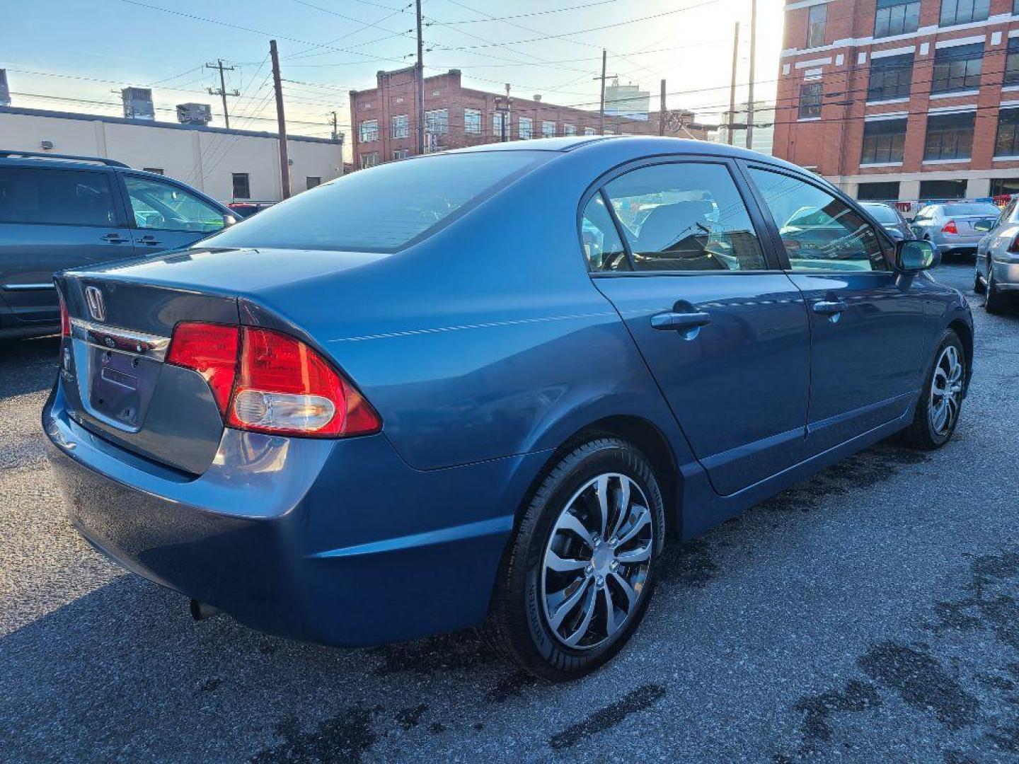 2011 BLUE HONDA CIVIC LX (2HGFA1F58BH) with an 1.8L engine, Automatic transmission, located at 117 North Cameron Street, Harrisburg, PA, 17101, (717) 963-8962, 40.266762, -76.875259 - WE FINANCE!!! Good Credit/ Bad Credit/ No Credit - ALL Trade-Ins Welcomed!!! ***Guaranteed Credit Approval*** APPLY ONLINE or CALL us TODAY ;) Internet Prices and Marketplace Prices are SPECIAL discounted ***CASH DEALS*** Retail Prices are higher. Please call us to discuss your cash and finan - Photo#4