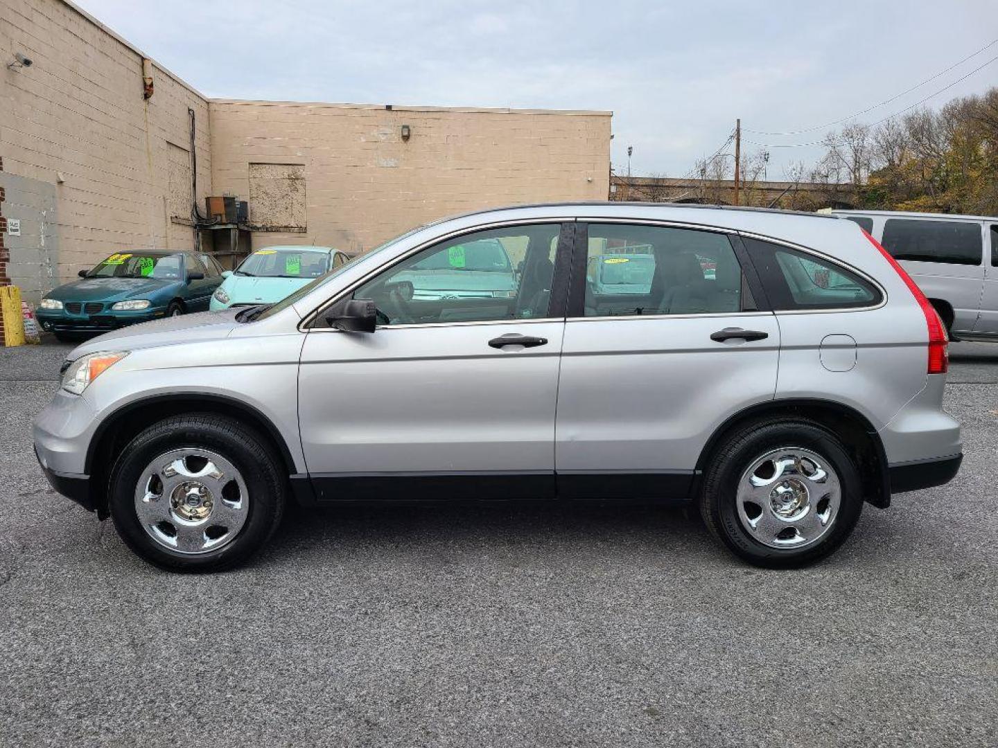 2011 SILVER HONDA CR-V LX (5J6RE4H33BL) with an 2.4L engine, Automatic transmission, located at 7981 Paxton Street, Harrisburg, PA, 17111, (717) 561-2926, 40.261490, -76.749229 - WE FINANCE!!! Good Credit/ Bad Credit/ No Credit - ALL Trade-Ins Welcomed!!! ***Guaranteed Credit Approval*** APPLY ONLINE or CALL us TODAY ;) Internet Prices and Marketplace Prices are SPECIAL discounted ***CASH DEALS*** Retail Prices are higher. Please call us to discuss your cash and finan - Photo#1