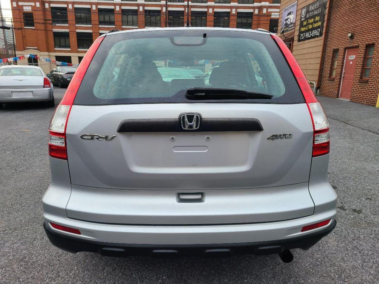 2011 SILVER HONDA CR-V LX (5J6RE4H33BL) with an 2.4L engine, Automatic transmission, located at 7981 Paxton Street, Harrisburg, PA, 17111, (717) 561-2926, 40.261490, -76.749229 - WE FINANCE!!! Good Credit/ Bad Credit/ No Credit - ALL Trade-Ins Welcomed!!! ***Guaranteed Credit Approval*** APPLY ONLINE or CALL us TODAY ;) Internet Prices and Marketplace Prices are SPECIAL discounted ***CASH DEALS*** Retail Prices are higher. Please call us to discuss your cash and finan - Photo#3