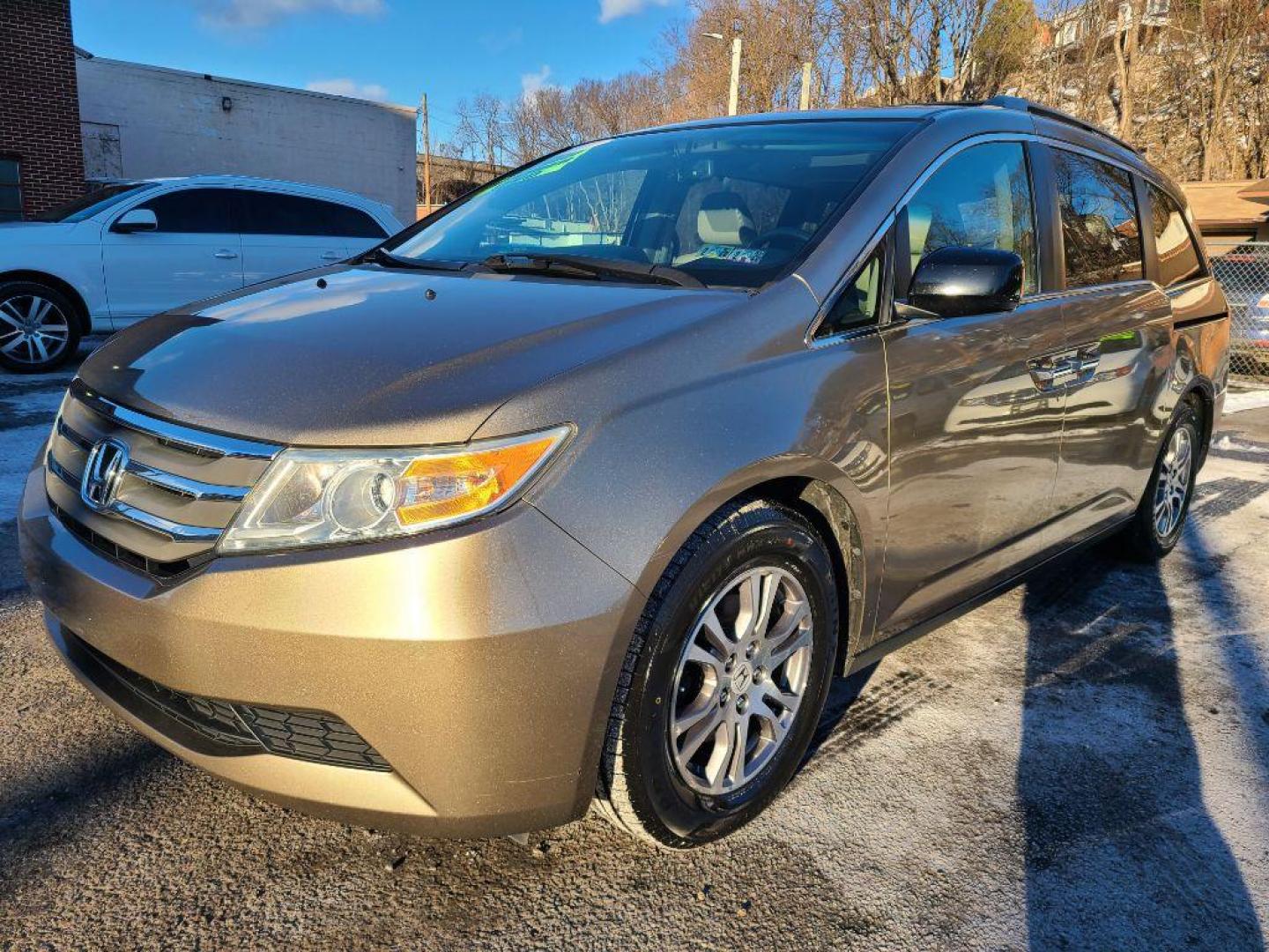 2011 GOLD HONDA ODYSSEY EXL (5FNRL5H64BB) with an 3.5L engine, Automatic transmission, located at 117 North Cameron Street, Harrisburg, PA, 17101, (717) 963-8962, 40.266762, -76.875259 - WE FINANCE!!! Good Credit/ Bad Credit/ No Credit - ALL Trade-Ins Welcomed!!! ***Guaranteed Credit Approval*** APPLY ONLINE or CALL us TODAY ;) Internet Prices and Marketplace Prices are SPECIAL discounted ***CASH DEALS*** Retail Prices are higher. Please call us to discuss your cash and finan - Photo#0