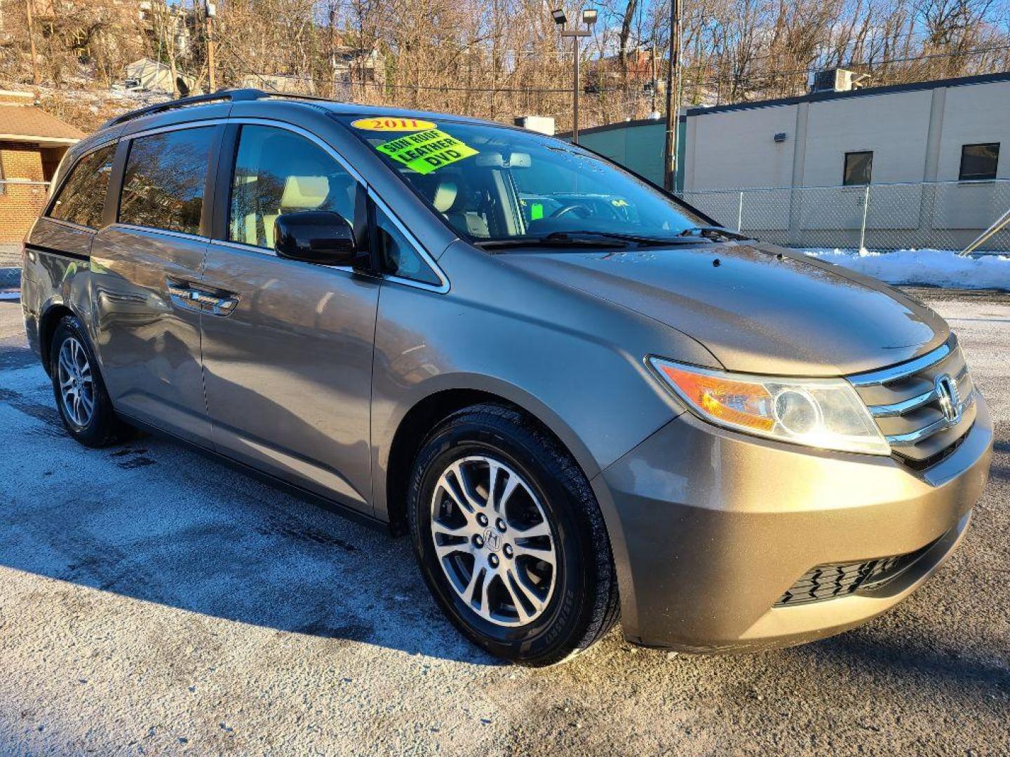 2011 GOLD HONDA ODYSSEY EXL (5FNRL5H64BB) with an 3.5L engine, Automatic transmission, located at 117 North Cameron Street, Harrisburg, PA, 17101, (717) 963-8962, 40.266762, -76.875259 - WE FINANCE!!! Good Credit/ Bad Credit/ No Credit - ALL Trade-Ins Welcomed!!! ***Guaranteed Credit Approval*** APPLY ONLINE or CALL us TODAY ;) Internet Prices and Marketplace Prices are SPECIAL discounted ***CASH DEALS*** Retail Prices are higher. Please call us to discuss your cash and finan - Photo#6