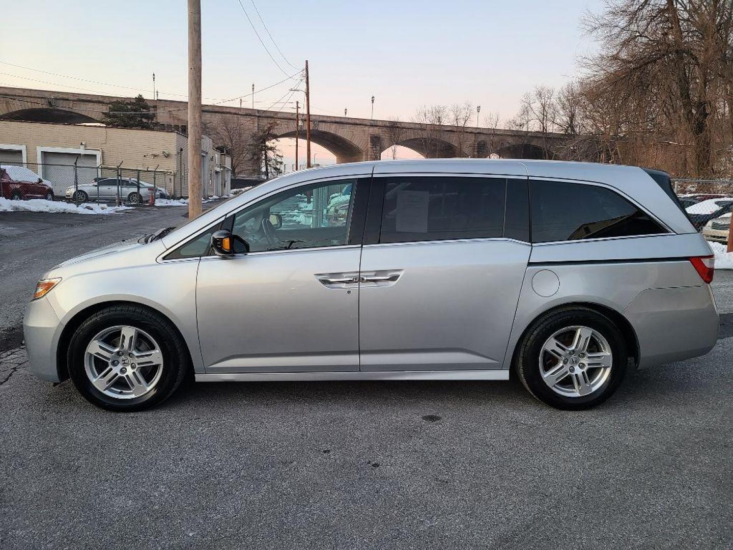 2011 SILVER HONDA ODYSSEY TOURING (5FNRL5H92BB) with an 3.5L engine, Automatic transmission, located at 117 North Cameron Street, Harrisburg, PA, 17101, (717) 963-8962, 40.266762, -76.875259 - WE FINANCE!!! Good Credit/ Bad Credit/ No Credit - ALL Trade-Ins Welcomed!!! ***Guaranteed Credit Approval*** APPLY ONLINE or CALL us TODAY ;) Internet Prices and Marketplace Prices are SPECIAL discounted ***CASH DEALS*** Retail Prices are higher. Please call us to discuss your cash and finan - Photo#1