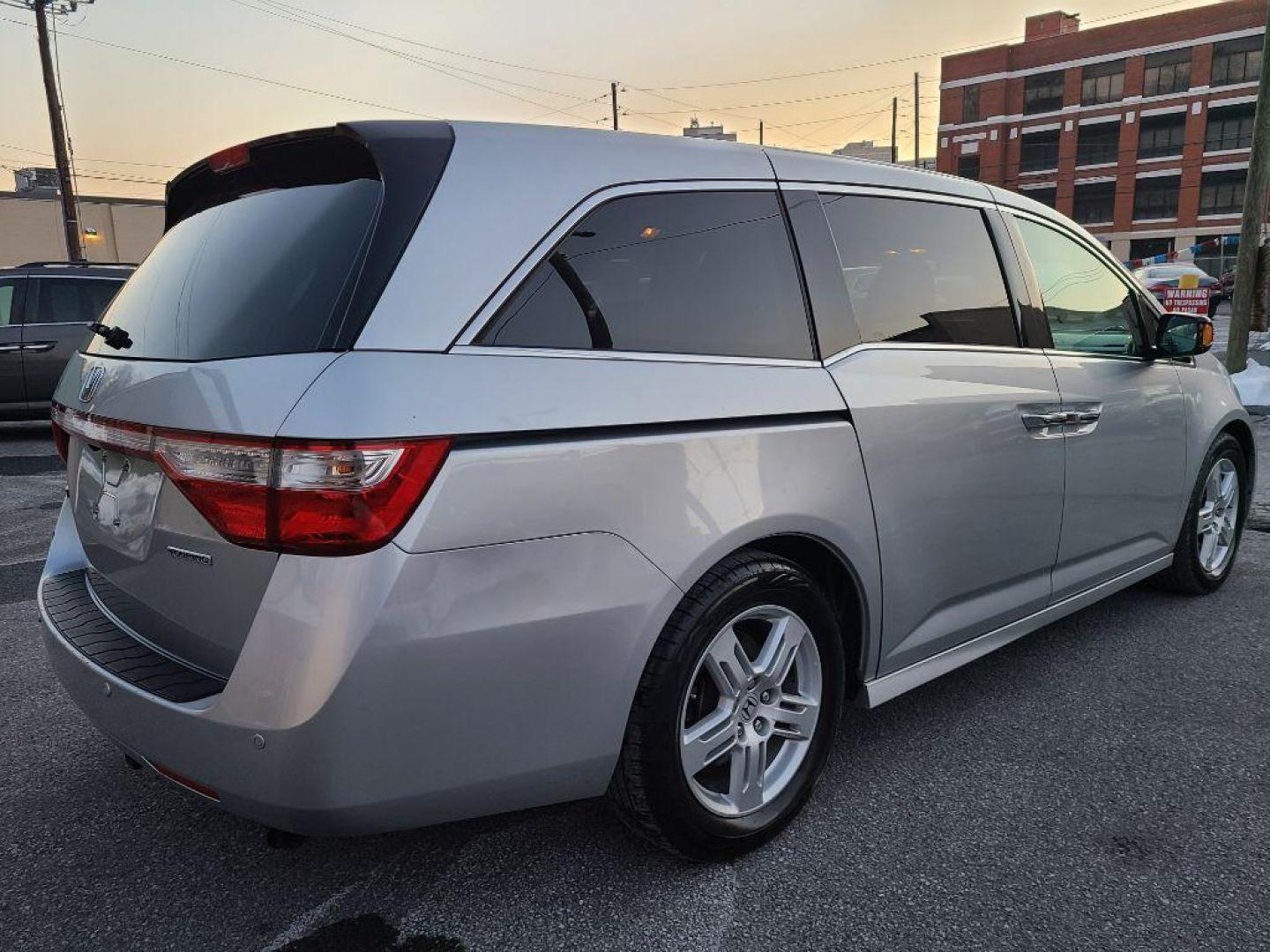 2011 SILVER HONDA ODYSSEY TOURING (5FNRL5H92BB) with an 3.5L engine, Automatic transmission, located at 117 North Cameron Street, Harrisburg, PA, 17101, (717) 963-8962, 40.266762, -76.875259 - WE FINANCE!!! Good Credit/ Bad Credit/ No Credit - ALL Trade-Ins Welcomed!!! ***Guaranteed Credit Approval*** APPLY ONLINE or CALL us TODAY ;) Internet Prices and Marketplace Prices are SPECIAL discounted ***CASH DEALS*** Retail Prices are higher. Please call us to discuss your cash and finan - Photo#4