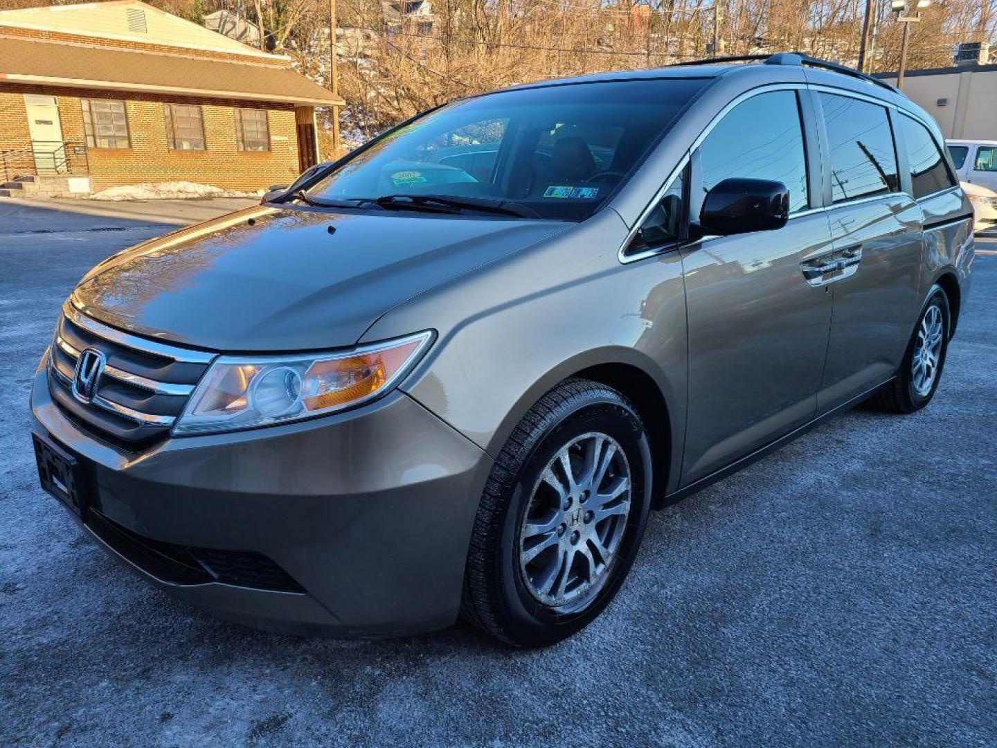 2011 GOLD HONDA ODYSSEY EXL (5FNRL5H65BB) with an 3.5L engine, Automatic transmission, located at 117 North Cameron Street, Harrisburg, PA, 17101, (717) 963-8962, 40.266762, -76.875259 - WE FINANCE!!! Good Credit/ Bad Credit/ No Credit - ALL Trade-Ins Welcomed!!! ***Guaranteed Credit Approval*** APPLY ONLINE or CALL us TODAY ;) Internet Prices and Marketplace Prices are SPECIAL discounted ***CASH DEALS*** Retail Prices are higher. Please call us to discuss your cash and finan - Photo#0