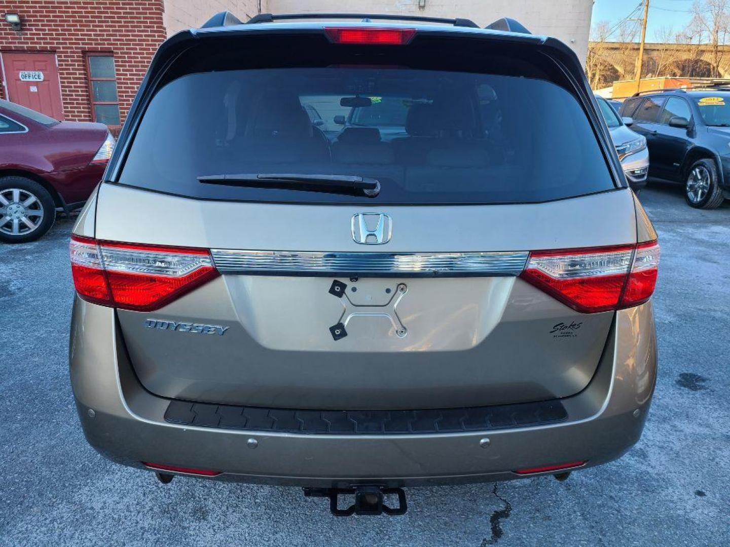 2011 GOLD HONDA ODYSSEY EXL (5FNRL5H65BB) with an 3.5L engine, Automatic transmission, located at 117 North Cameron Street, Harrisburg, PA, 17101, (717) 963-8962, 40.266762, -76.875259 - WE FINANCE!!! Good Credit/ Bad Credit/ No Credit - ALL Trade-Ins Welcomed!!! ***Guaranteed Credit Approval*** APPLY ONLINE or CALL us TODAY ;) Internet Prices and Marketplace Prices are SPECIAL discounted ***CASH DEALS*** Retail Prices are higher. Please call us to discuss your cash and finan - Photo#3