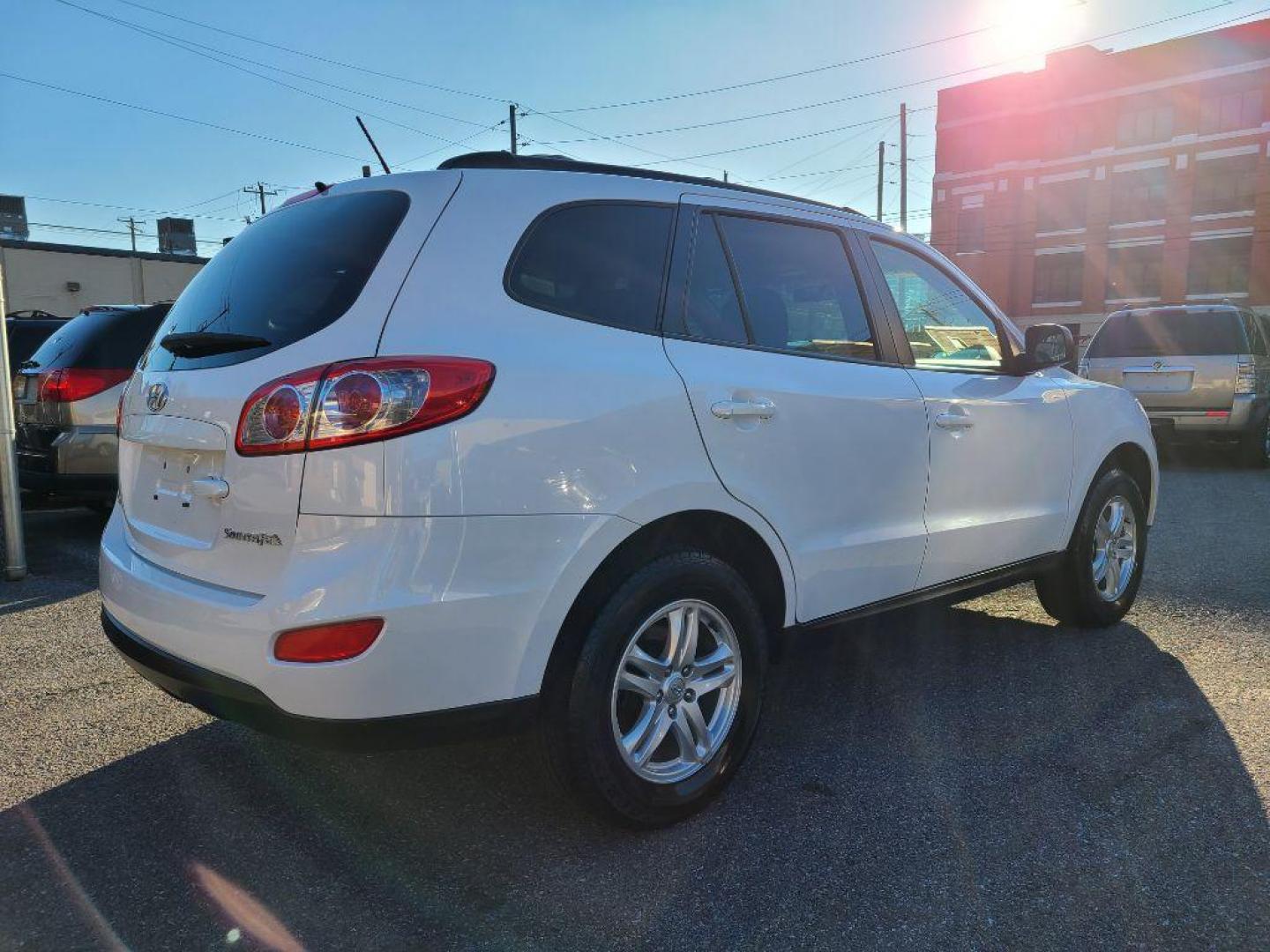 2011 WHITE HYUNDAI SANTA FE GLS (5XYZG3ABXBG) with an 2.4L engine, Automatic transmission, located at 117 North Cameron Street, Harrisburg, PA, 17101, (717) 963-8962, 40.266762, -76.875259 - WE FINANCE!!! Good Credit/ Bad Credit/ No Credit - ALL Trade-Ins Welcomed!!! ***Guaranteed Credit Approval*** APPLY ONLINE or CALL us TODAY ;) Internet Prices and Marketplace Prices are SPECIAL discounted ***CASH DEALS*** Retail Prices are higher. Please call us to discuss your cash and finan - Photo#4