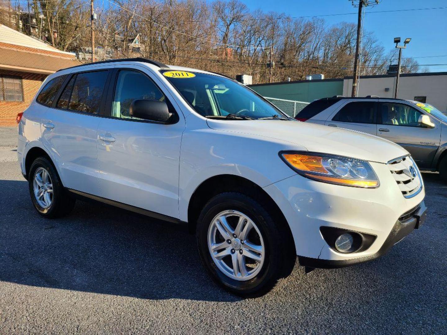 2011 WHITE HYUNDAI SANTA FE GLS (5XYZG3ABXBG) with an 2.4L engine, Automatic transmission, located at 117 North Cameron Street, Harrisburg, PA, 17101, (717) 963-8962, 40.266762, -76.875259 - WE FINANCE!!! Good Credit/ Bad Credit/ No Credit - ALL Trade-Ins Welcomed!!! ***Guaranteed Credit Approval*** APPLY ONLINE or CALL us TODAY ;) Internet Prices and Marketplace Prices are SPECIAL discounted ***CASH DEALS*** Retail Prices are higher. Please call us to discuss your cash and finan - Photo#6