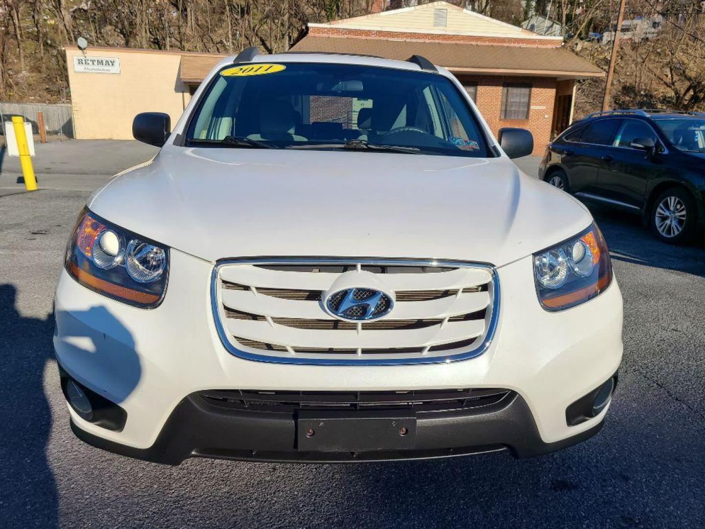 2011 WHITE HYUNDAI SANTA FE GLS (5XYZG3ABXBG) with an 2.4L engine, Automatic transmission, located at 117 North Cameron Street, Harrisburg, PA, 17101, (717) 963-8962, 40.266762, -76.875259 - WE FINANCE!!! Good Credit/ Bad Credit/ No Credit - ALL Trade-Ins Welcomed!!! ***Guaranteed Credit Approval*** APPLY ONLINE or CALL us TODAY ;) Internet Prices and Marketplace Prices are SPECIAL discounted ***CASH DEALS*** Retail Prices are higher. Please call us to discuss your cash and finan - Photo#7