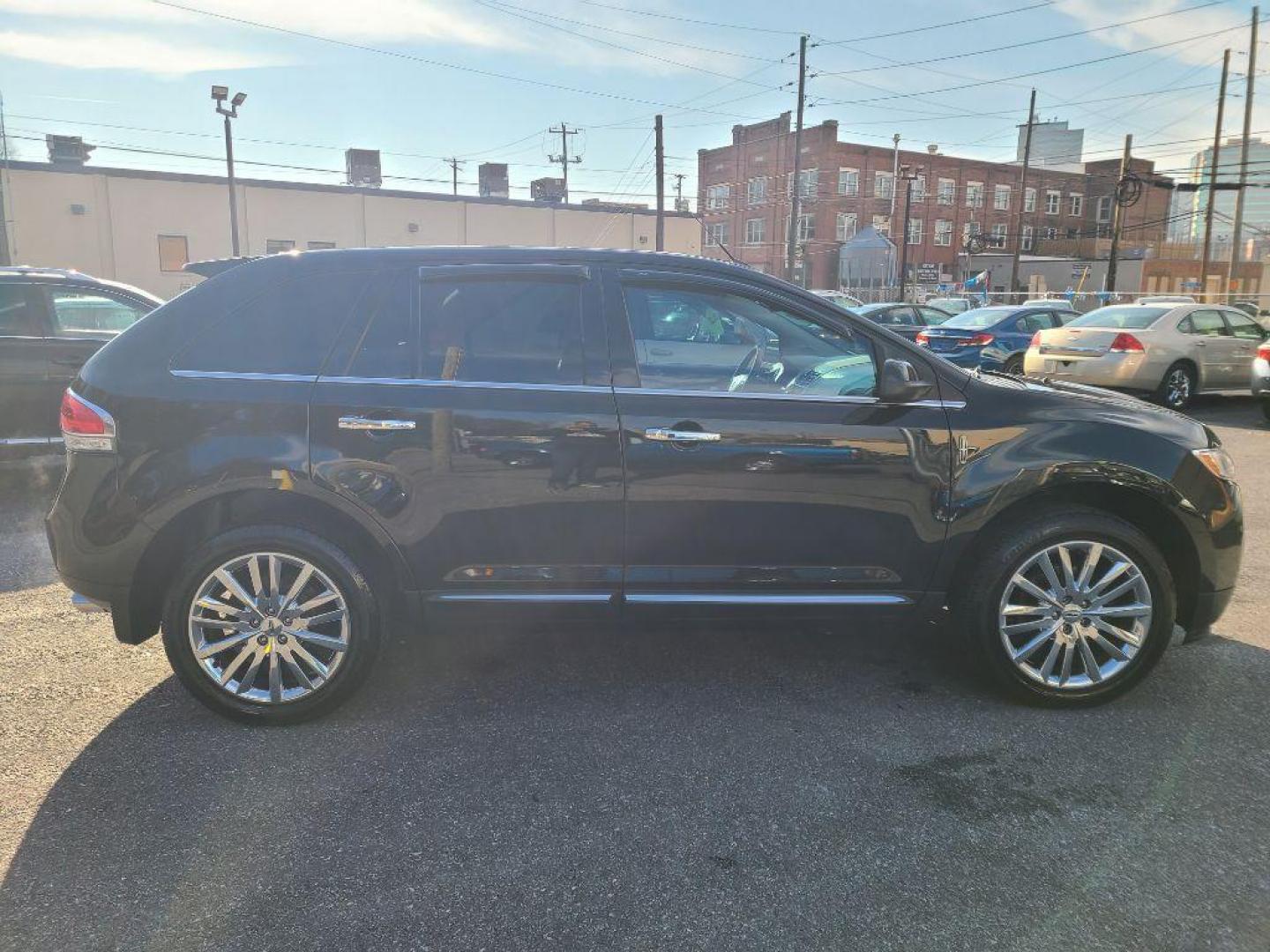 2011 BLACK LINCOLN MKX SUV (2LMDJ8JK7BB) with an 3.7L engine, Automatic transmission, located at 117 North Cameron Street, Harrisburg, PA, 17101, (717) 963-8962, 40.266762, -76.875259 - WE FINANCE!!! Good Credit/ Bad Credit/ No Credit - ALL Trade-Ins Welcomed!!! ***Guaranteed Credit Approval*** APPLY ONLINE or CALL us TODAY ;) Internet Prices and Marketplace Prices are SPECIAL discounted ***CASH DEALS*** Retail Prices are higher. Please call us to discuss your cash and finan - Photo#5