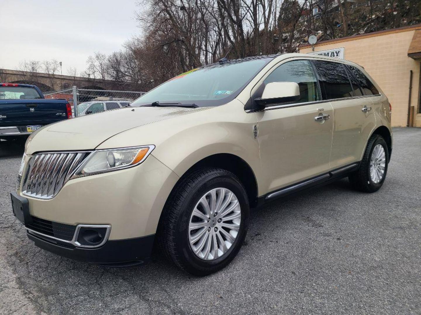 2011 SILVER LINCOLN MKX SUV (2LMDJ8JK4BB) with an 3.7L engine, Automatic transmission, located at 117 North Cameron Street, Harrisburg, PA, 17101, (717) 963-8962, 40.266762, -76.875259 - WE FINANCE!!! Good Credit/ Bad Credit/ No Credit - ALL Trade-Ins Welcomed!!! ***Guaranteed Credit Approval*** APPLY ONLINE or CALL us TODAY ;) Internet Prices and Marketplace Prices are SPECIAL discounted ***CASH DEALS*** Retail Prices are higher. Please call us to discuss your cash and finan - Photo#0