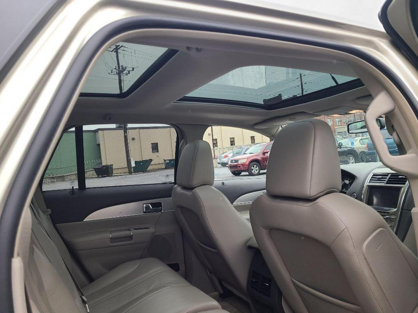 2011 SILVER LINCOLN MKX SUV (2LMDJ8JK4BB) with an 3.7L engine, Automatic transmission, located at 117 North Cameron Street, Harrisburg, PA, 17101, (717) 963-8962, 40.266762, -76.875259 - WE FINANCE!!! Good Credit/ Bad Credit/ No Credit - ALL Trade-Ins Welcomed!!! ***Guaranteed Credit Approval*** APPLY ONLINE or CALL us TODAY ;) Internet Prices and Marketplace Prices are SPECIAL discounted ***CASH DEALS*** Retail Prices are higher. Please call us to discuss your cash and finan - Photo#9