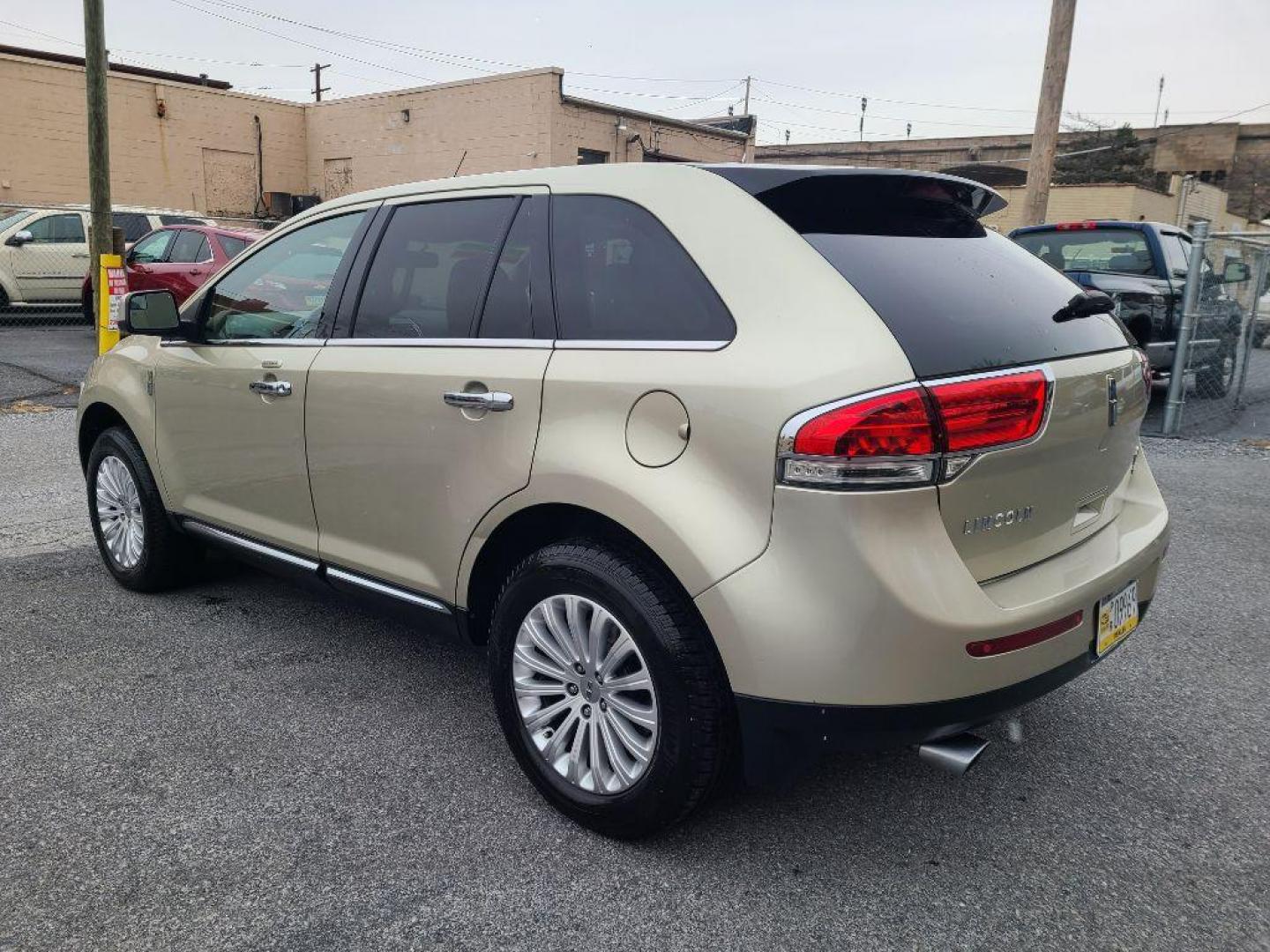 2011 SILVER LINCOLN MKX SUV (2LMDJ8JK4BB) with an 3.7L engine, Automatic transmission, located at 117 North Cameron Street, Harrisburg, PA, 17101, (717) 963-8962, 40.266762, -76.875259 - WE FINANCE!!! Good Credit/ Bad Credit/ No Credit - ALL Trade-Ins Welcomed!!! ***Guaranteed Credit Approval*** APPLY ONLINE or CALL us TODAY ;) Internet Prices and Marketplace Prices are SPECIAL discounted ***CASH DEALS*** Retail Prices are higher. Please call us to discuss your cash and finan - Photo#2