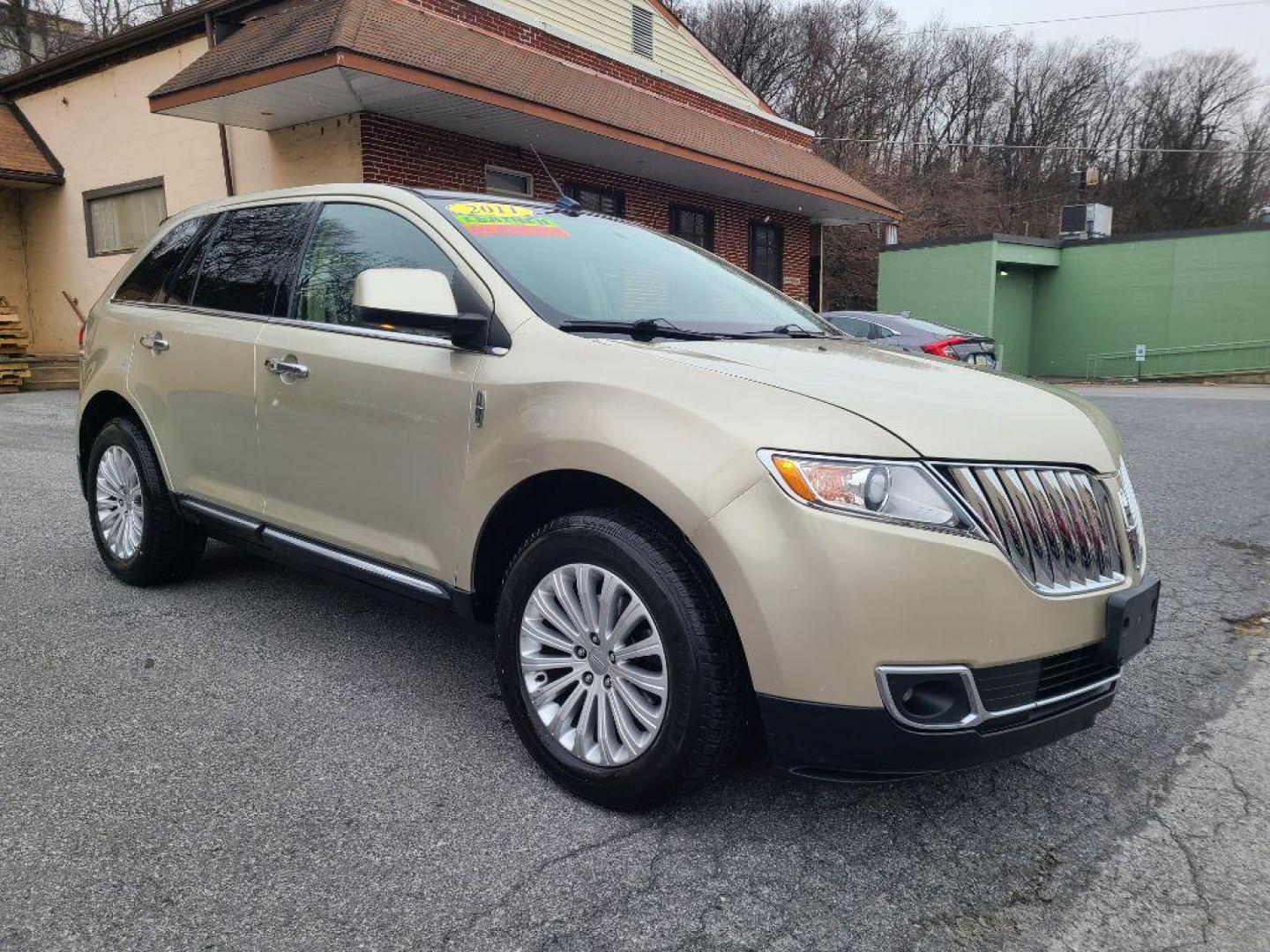 2011 SILVER LINCOLN MKX SUV (2LMDJ8JK4BB) with an 3.7L engine, Automatic transmission, located at 117 North Cameron Street, Harrisburg, PA, 17101, (717) 963-8962, 40.266762, -76.875259 - WE FINANCE!!! Good Credit/ Bad Credit/ No Credit - ALL Trade-Ins Welcomed!!! ***Guaranteed Credit Approval*** APPLY ONLINE or CALL us TODAY ;) Internet Prices and Marketplace Prices are SPECIAL discounted ***CASH DEALS*** Retail Prices are higher. Please call us to discuss your cash and finan - Photo#6