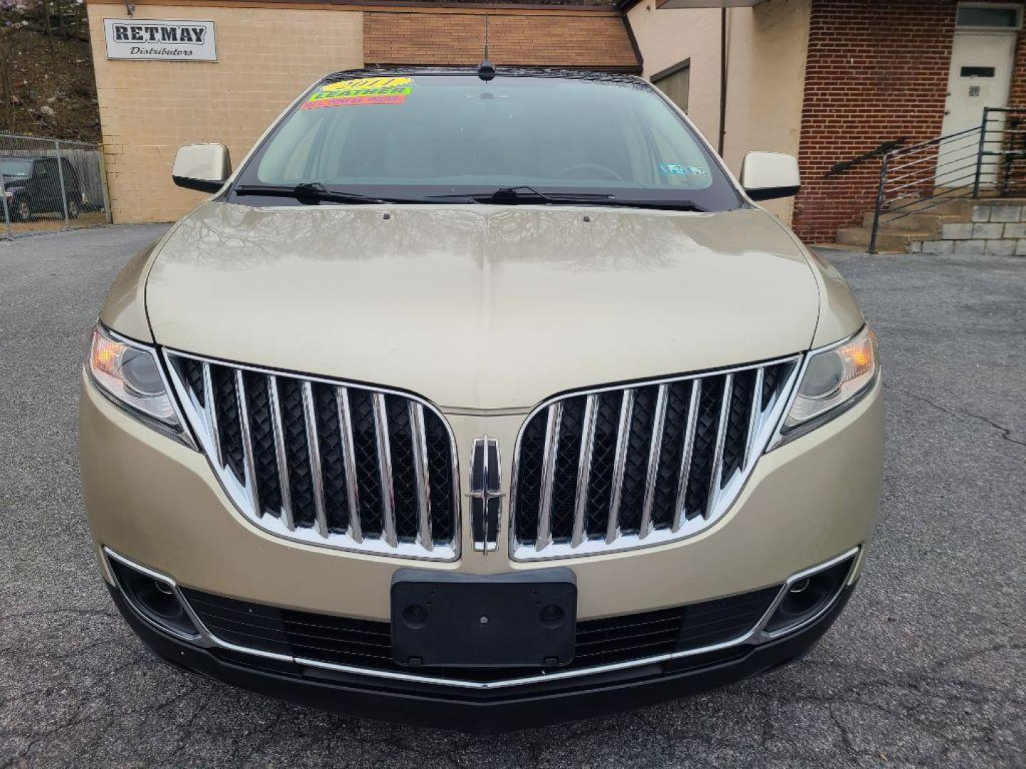 2011 SILVER LINCOLN MKX SUV (2LMDJ8JK4BB) with an 3.7L engine, Automatic transmission, located at 117 North Cameron Street, Harrisburg, PA, 17101, (717) 963-8962, 40.266762, -76.875259 - WE FINANCE!!! Good Credit/ Bad Credit/ No Credit - ALL Trade-Ins Welcomed!!! ***Guaranteed Credit Approval*** APPLY ONLINE or CALL us TODAY ;) Internet Prices and Marketplace Prices are SPECIAL discounted ***CASH DEALS*** Retail Prices are higher. Please call us to discuss your cash and finan - Photo#7