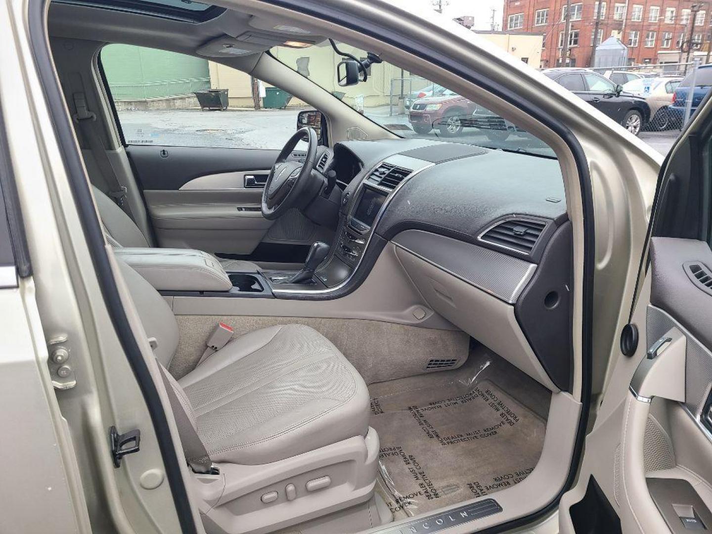 2011 SILVER LINCOLN MKX SUV (2LMDJ8JK4BB) with an 3.7L engine, Automatic transmission, located at 117 North Cameron Street, Harrisburg, PA, 17101, (717) 963-8962, 40.266762, -76.875259 - WE FINANCE!!! Good Credit/ Bad Credit/ No Credit - ALL Trade-Ins Welcomed!!! ***Guaranteed Credit Approval*** APPLY ONLINE or CALL us TODAY ;) Internet Prices and Marketplace Prices are SPECIAL discounted ***CASH DEALS*** Retail Prices are higher. Please call us to discuss your cash and finan - Photo#8