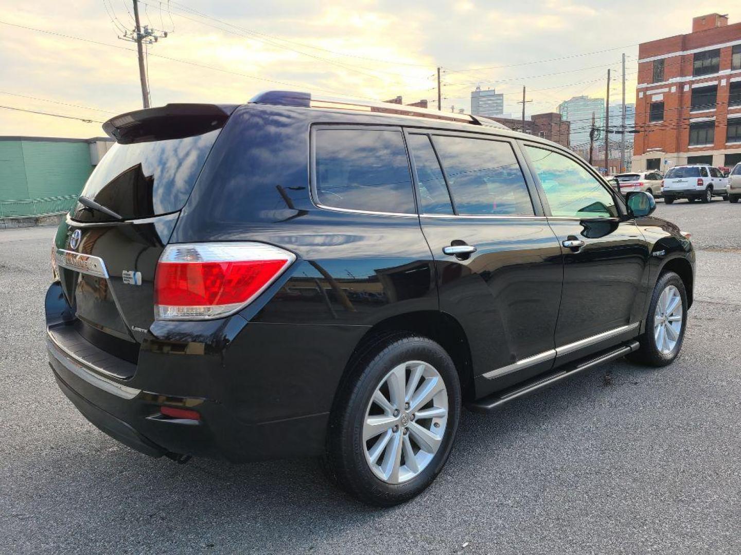 2011 BLACK TOYOTA HIGHLANDER HYBRID LIMITED (JTEDC3EH2B2) with an 3.5L engine, Continuously Variable transmission, located at 7981 Paxton Street, Harrisburg, PA, 17111, (717) 561-2926, 40.261490, -76.749229 - WE FINANCE!!! Good Credit/ Bad Credit/ No Credit - ALL Trade-Ins Welcomed!!! ***Guaranteed Credit Approval*** APPLY ONLINE or CALL us TODAY ;) Internet Prices and Marketplace Prices are SPECIAL discounted ***CASH DEALS*** Retail Prices are higher. Please call us to discuss your cash and finan - Photo#4