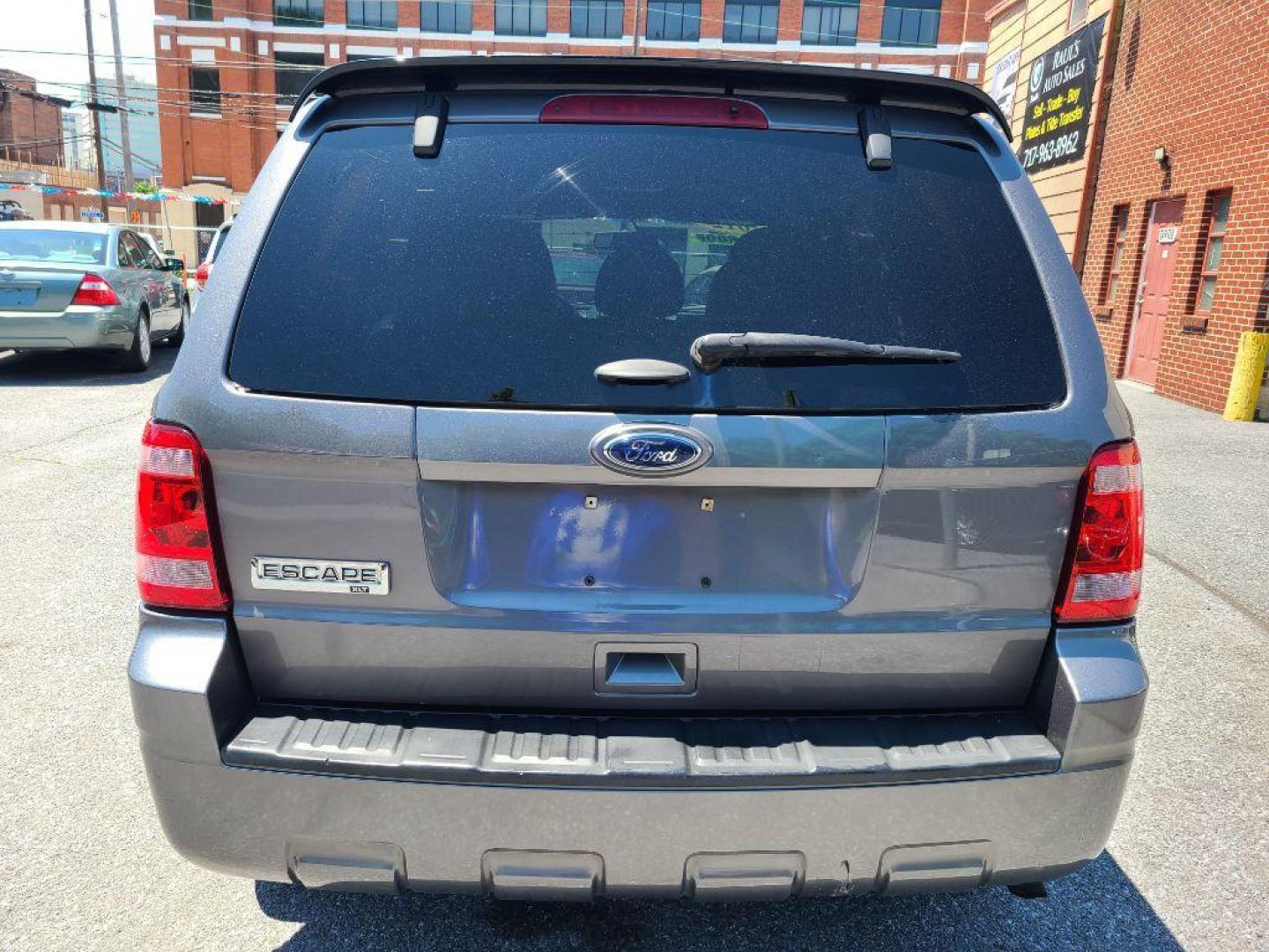 2012 GRAY FORD ESCAPE XLT (1FMCU9D74CK) with an 2.5L engine, Automatic transmission, located at 117 North Cameron Street, Harrisburg, PA, 17101, (717) 963-8962, 40.266762, -76.875259 - WE FINANCE!!! Good Credit/ Bad Credit/ No Credit - ALL Trade-Ins Welcomed!!! ***Guaranteed Credit Approval*** APPLY ONLINE or CALL us TODAY ;) Internet Prices and Marketplace Prices are SPECIAL discounted ***CASH DEALS*** Retail Prices are higher. Please call us to discuss your cash and finan - Photo#3