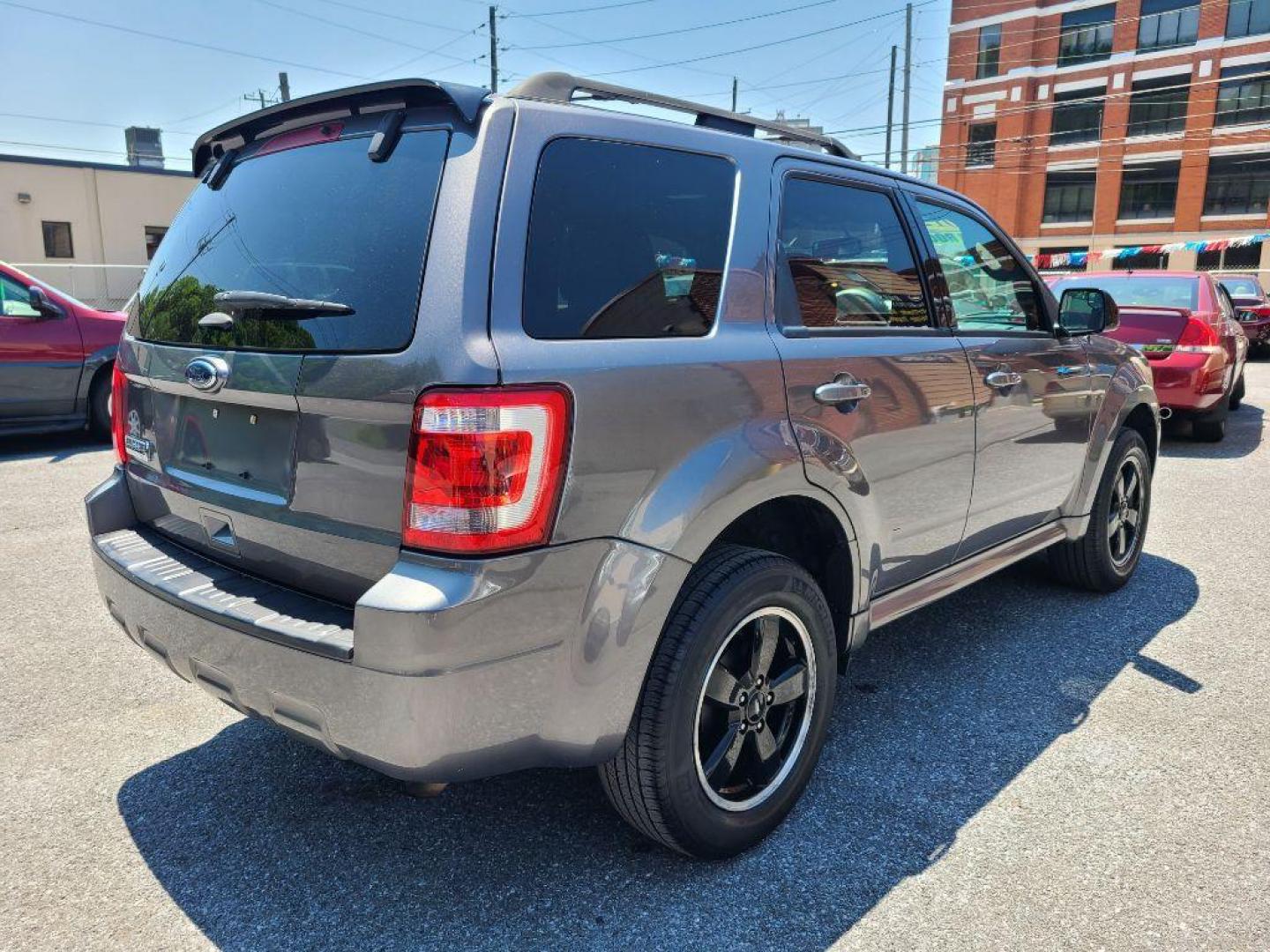 2012 GRAY FORD ESCAPE XLT (1FMCU9D74CK) with an 2.5L engine, Automatic transmission, located at 117 North Cameron Street, Harrisburg, PA, 17101, (717) 963-8962, 40.266762, -76.875259 - WE FINANCE!!! Good Credit/ Bad Credit/ No Credit - ALL Trade-Ins Welcomed!!! ***Guaranteed Credit Approval*** APPLY ONLINE or CALL us TODAY ;) Internet Prices and Marketplace Prices are SPECIAL discounted ***CASH DEALS*** Retail Prices are higher. Please call us to discuss your cash and finan - Photo#4