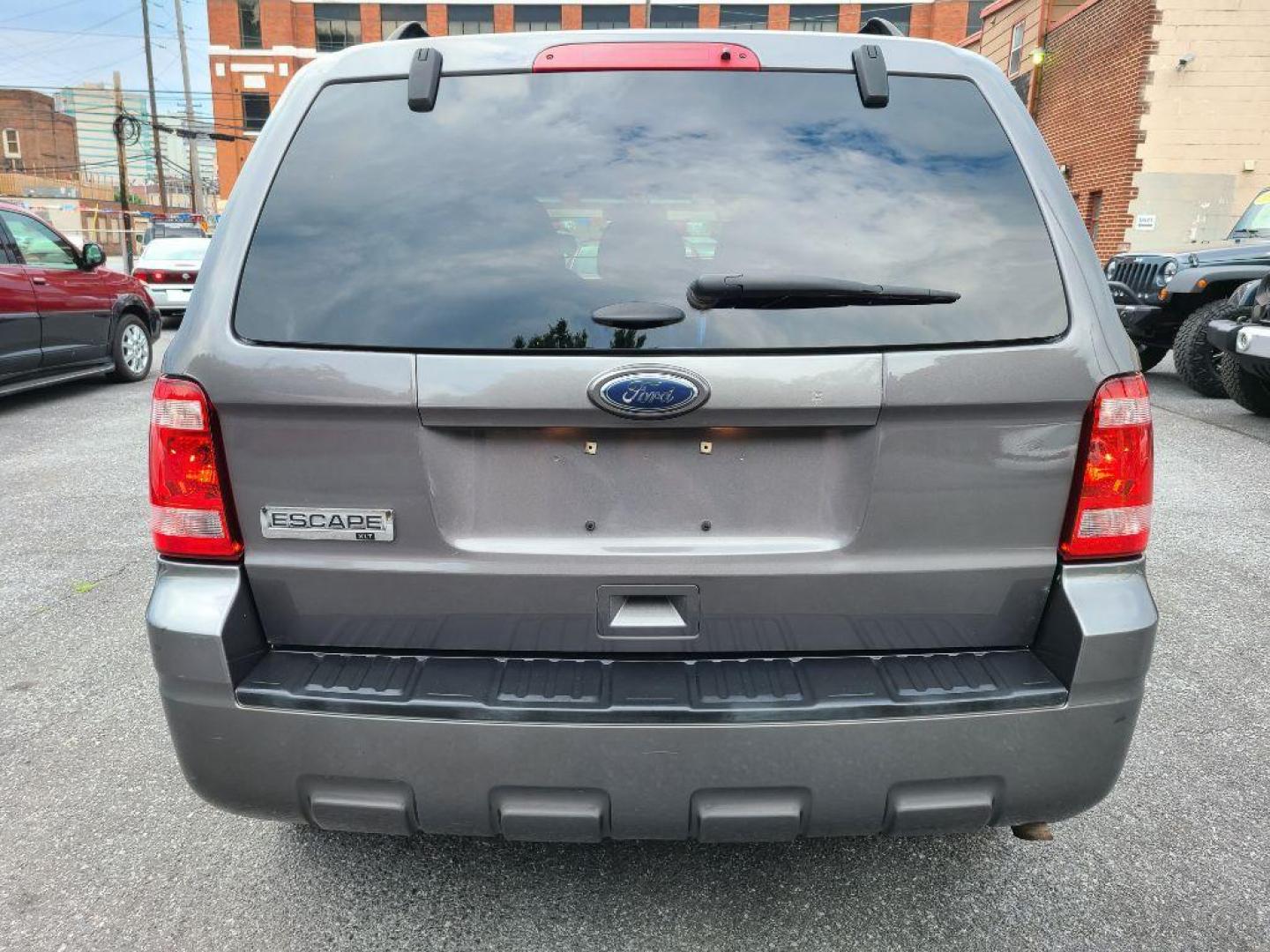 2012 GRAY FORD ESCAPE XLT (1FMCU0D78CK) with an 2.5L engine, Automatic transmission, located at 117 North Cameron Street, Harrisburg, PA, 17101, (717) 963-8962, 40.266762, -76.875259 - WE FINANCE!!! Good Credit/ Bad Credit/ No Credit - ALL Trade-Ins Welcomed!!! ***Guaranteed Credit Approval*** APPLY ONLINE or CALL us TODAY ;) Internet Prices and Marketplace Prices are SPECIAL discounted ***CASH DEALS*** Retail Prices are higher. Please call us to discuss your cash and finan - Photo#3