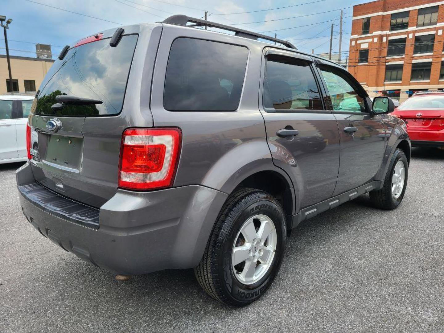 2012 GRAY FORD ESCAPE XLT (1FMCU0D78CK) with an 2.5L engine, Automatic transmission, located at 117 North Cameron Street, Harrisburg, PA, 17101, (717) 963-8962, 40.266762, -76.875259 - WE FINANCE!!! Good Credit/ Bad Credit/ No Credit - ALL Trade-Ins Welcomed!!! ***Guaranteed Credit Approval*** APPLY ONLINE or CALL us TODAY ;) Internet Prices and Marketplace Prices are SPECIAL discounted ***CASH DEALS*** Retail Prices are higher. Please call us to discuss your cash and finan - Photo#4