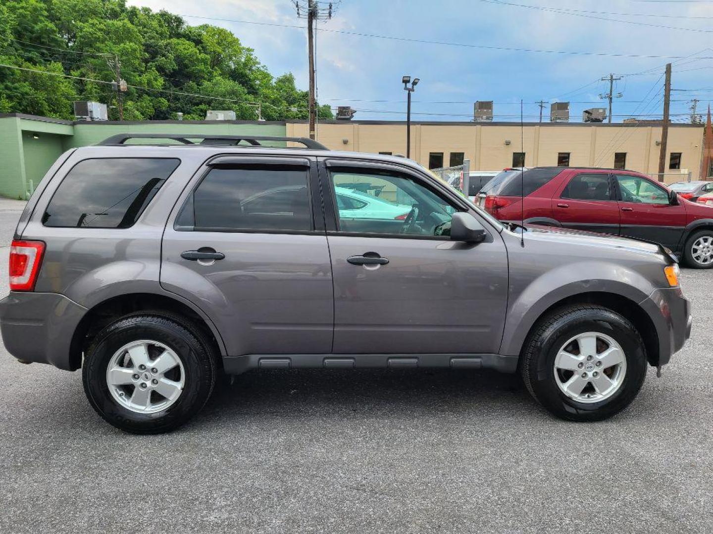 2012 GRAY FORD ESCAPE XLT (1FMCU0D78CK) with an 2.5L engine, Automatic transmission, located at 117 North Cameron Street, Harrisburg, PA, 17101, (717) 963-8962, 40.266762, -76.875259 - WE FINANCE!!! Good Credit/ Bad Credit/ No Credit - ALL Trade-Ins Welcomed!!! ***Guaranteed Credit Approval*** APPLY ONLINE or CALL us TODAY ;) Internet Prices and Marketplace Prices are SPECIAL discounted ***CASH DEALS*** Retail Prices are higher. Please call us to discuss your cash and finan - Photo#5