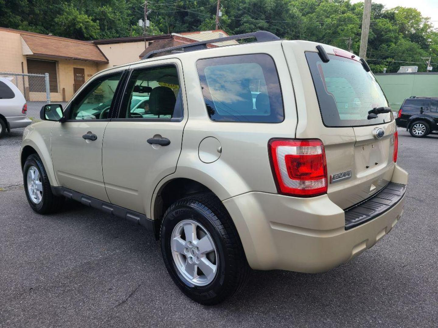 2012 GOLD FORD ESCAPE XLS (1FMCU0C73CK) with an 2.5L engine, Automatic transmission, located at 7981 Paxton Street, Harrisburg, PA, 17111, (717) 561-2926, 40.261490, -76.749229 - WE FINANCE!!! Good Credit/ Bad Credit/ No Credit - ALL Trade-Ins Welcomed!!! ***Guaranteed Credit Approval*** APPLY ONLINE or CALL us TODAY ;) Internet Prices and Marketplace Prices are SPECIAL discounted ***CASH DEALS*** Retail Prices are higher. Please call us to discuss your cash and finan - Photo#2