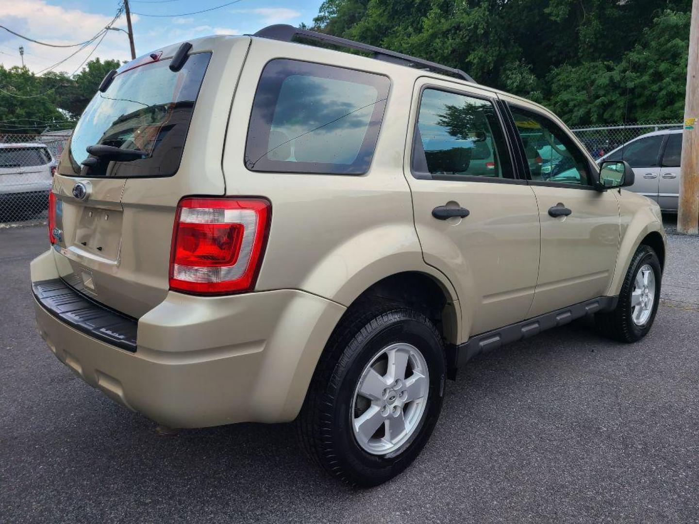 2012 GOLD FORD ESCAPE XLS (1FMCU0C73CK) with an 2.5L engine, Automatic transmission, located at 7981 Paxton Street, Harrisburg, PA, 17111, (717) 561-2926, 40.261490, -76.749229 - WE FINANCE!!! Good Credit/ Bad Credit/ No Credit - ALL Trade-Ins Welcomed!!! ***Guaranteed Credit Approval*** APPLY ONLINE or CALL us TODAY ;) Internet Prices and Marketplace Prices are SPECIAL discounted ***CASH DEALS*** Retail Prices are higher. Please call us to discuss your cash and finan - Photo#4