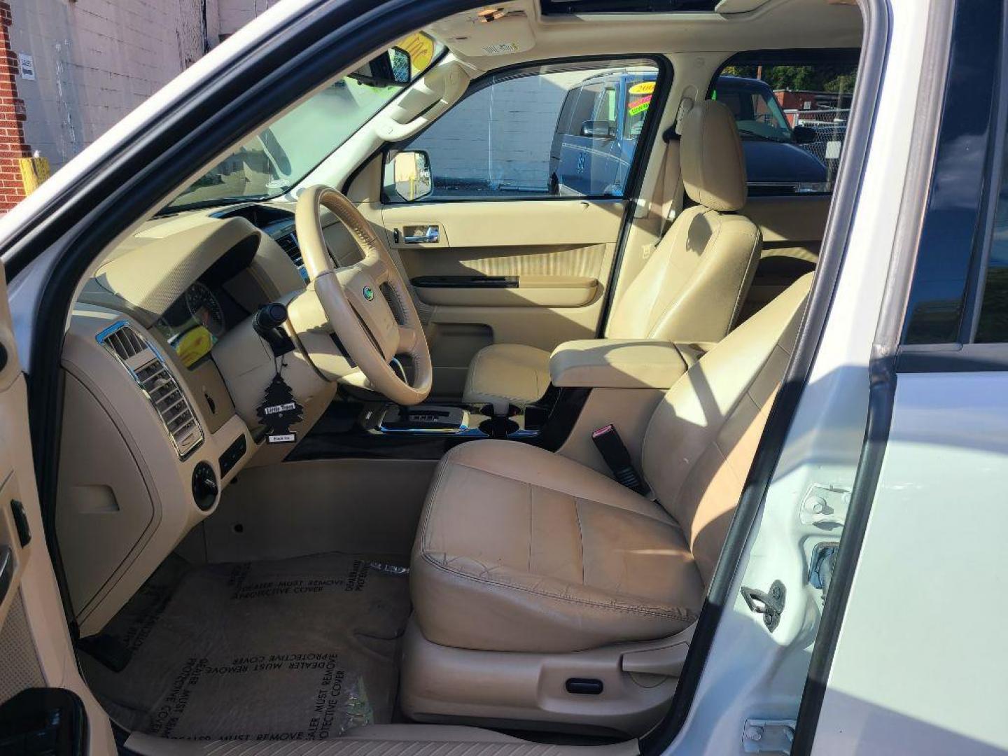 2012 WHITE FORD ESCAPE LIMITED (1FMCU0EG8CK) with an 3.0L engine, Automatic transmission, located at 7981 Paxton Street, Harrisburg, PA, 17111, (717) 561-2926, 40.261490, -76.749229 - WE FINANCE!!! Good Credit/ Bad Credit/ No Credit - ALL Trade-Ins Welcomed!!! ***Guaranteed Credit Approval*** APPLY ONLINE or CALL us TODAY ;) Internet Prices and Marketplace Prices are SPECIAL discounted ***CASH DEALS*** Retail Prices are higher. Please call us to discuss your cash and finan - Photo#13