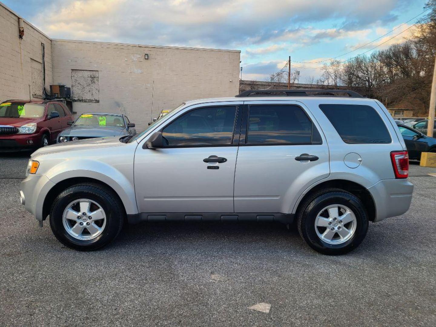 2012 SILVER FORD ESCAPE XLT (1FMCU0DG4CK) with an 3.0L engine, Automatic transmission, located at 117 North Cameron Street, Harrisburg, PA, 17101, (717) 963-8962, 40.266762, -76.875259 - WE FINANCE!!! Good Credit/ Bad Credit/ No Credit - ALL Trade-Ins Welcomed!!! ***Guaranteed Credit Approval*** APPLY ONLINE or CALL us TODAY ;) Internet Prices and Marketplace Prices are SPECIAL discounted ***CASH DEALS*** Retail Prices are higher. Please call us to discuss your cash and finan - Photo#1