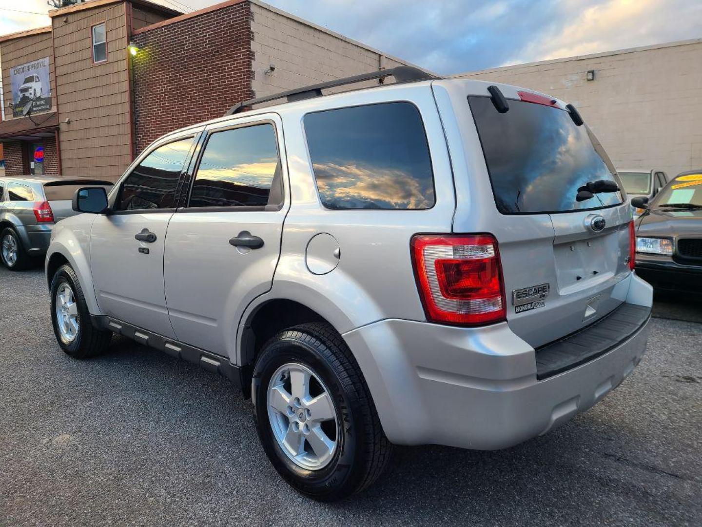 2012 SILVER FORD ESCAPE XLT (1FMCU0DG4CK) with an 3.0L engine, Automatic transmission, located at 117 North Cameron Street, Harrisburg, PA, 17101, (717) 963-8962, 40.266762, -76.875259 - WE FINANCE!!! Good Credit/ Bad Credit/ No Credit - ALL Trade-Ins Welcomed!!! ***Guaranteed Credit Approval*** APPLY ONLINE or CALL us TODAY ;) Internet Prices and Marketplace Prices are SPECIAL discounted ***CASH DEALS*** Retail Prices are higher. Please call us to discuss your cash and finan - Photo#2