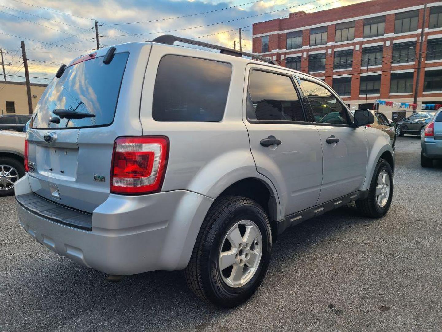 2012 SILVER FORD ESCAPE XLT (1FMCU0DG4CK) with an 3.0L engine, Automatic transmission, located at 117 North Cameron Street, Harrisburg, PA, 17101, (717) 963-8962, 40.266762, -76.875259 - WE FINANCE!!! Good Credit/ Bad Credit/ No Credit - ALL Trade-Ins Welcomed!!! ***Guaranteed Credit Approval*** APPLY ONLINE or CALL us TODAY ;) Internet Prices and Marketplace Prices are SPECIAL discounted ***CASH DEALS*** Retail Prices are higher. Please call us to discuss your cash and finan - Photo#4