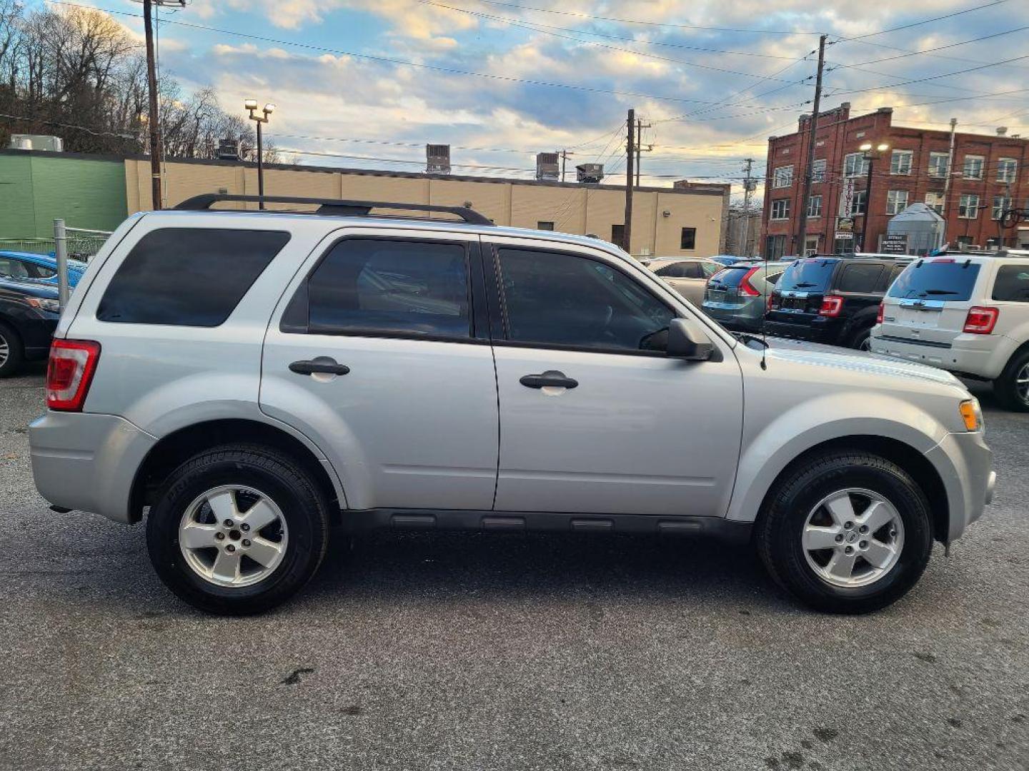 2012 SILVER FORD ESCAPE XLT (1FMCU0DG4CK) with an 3.0L engine, Automatic transmission, located at 117 North Cameron Street, Harrisburg, PA, 17101, (717) 963-8962, 40.266762, -76.875259 - WE FINANCE!!! Good Credit/ Bad Credit/ No Credit - ALL Trade-Ins Welcomed!!! ***Guaranteed Credit Approval*** APPLY ONLINE or CALL us TODAY ;) Internet Prices and Marketplace Prices are SPECIAL discounted ***CASH DEALS*** Retail Prices are higher. Please call us to discuss your cash and finan - Photo#5