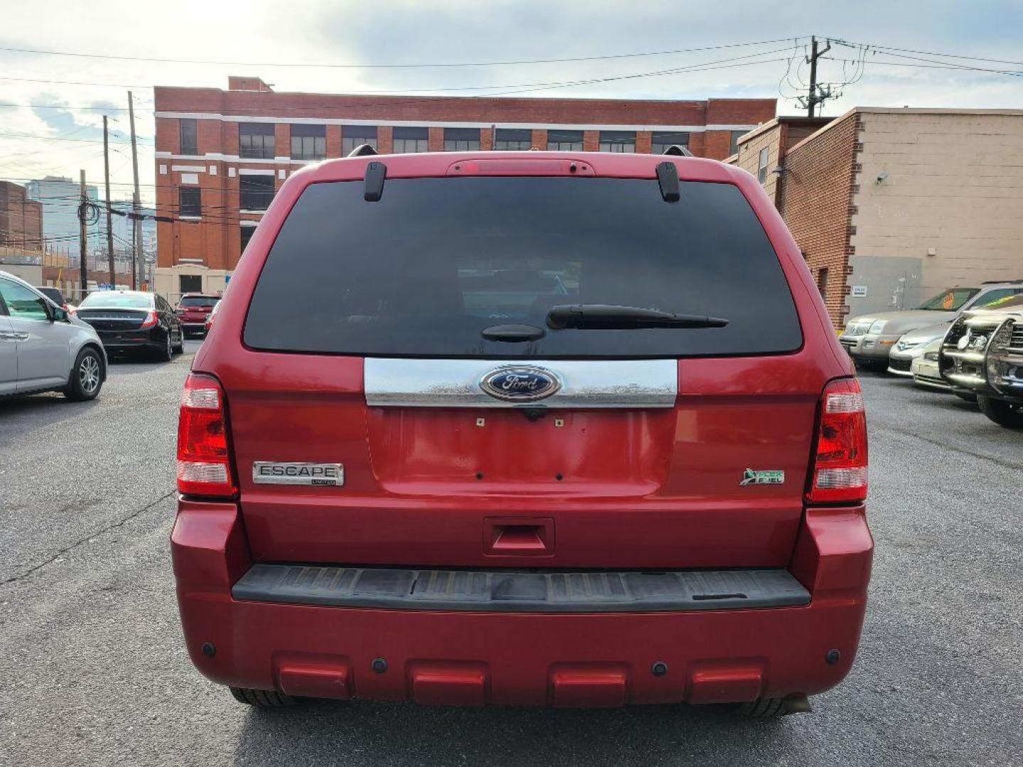 2012 RED FORD ESCAPE LIMITED (1FMCU9EG0CK) with an 3.0L engine, Automatic transmission, located at 117 North Cameron Street, Harrisburg, PA, 17101, (717) 963-8962, 40.266762, -76.875259 - WE FINANCE!!! Good Credit/ Bad Credit/ No Credit - ALL Trade-Ins Welcomed!!! ***Guaranteed Credit Approval*** APPLY ONLINE or CALL us TODAY ;) Internet Prices and Marketplace Prices are SPECIAL discounted ***CASH DEALS*** Retail Prices are higher. Please call us to discuss your cash and finan - Photo#3