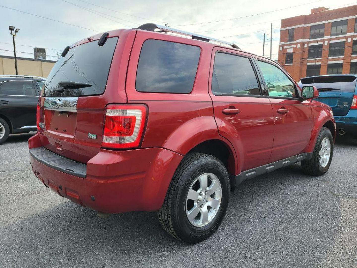 2012 RED FORD ESCAPE LIMITED (1FMCU9EG0CK) with an 3.0L engine, Automatic transmission, located at 117 North Cameron Street, Harrisburg, PA, 17101, (717) 963-8962, 40.266762, -76.875259 - WE FINANCE!!! Good Credit/ Bad Credit/ No Credit - ALL Trade-Ins Welcomed!!! ***Guaranteed Credit Approval*** APPLY ONLINE or CALL us TODAY ;) Internet Prices and Marketplace Prices are SPECIAL discounted ***CASH DEALS*** Retail Prices are higher. Please call us to discuss your cash and finan - Photo#4