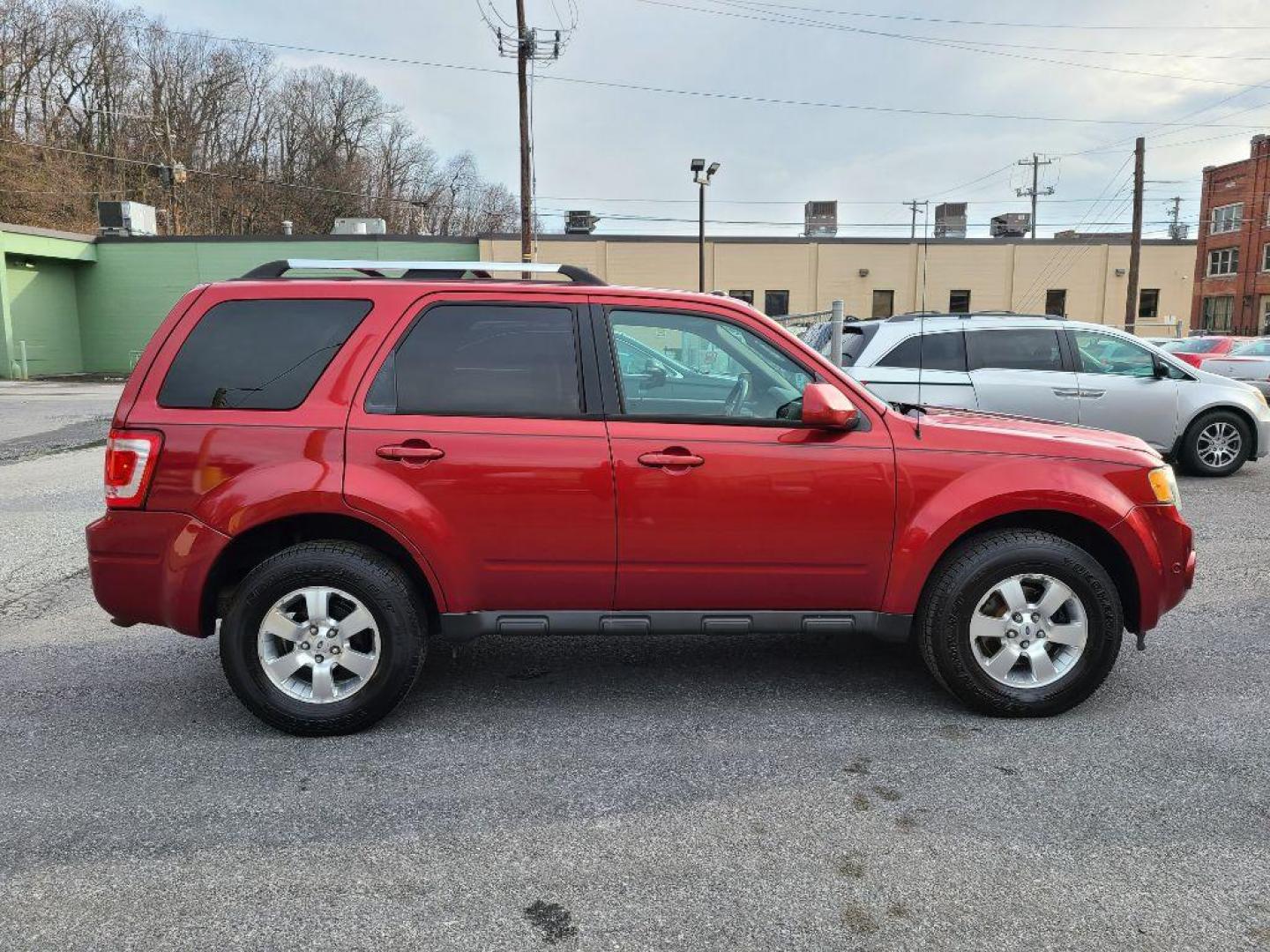 2012 RED FORD ESCAPE LIMITED (1FMCU9EG0CK) with an 3.0L engine, Automatic transmission, located at 117 North Cameron Street, Harrisburg, PA, 17101, (717) 963-8962, 40.266762, -76.875259 - WE FINANCE!!! Good Credit/ Bad Credit/ No Credit - ALL Trade-Ins Welcomed!!! ***Guaranteed Credit Approval*** APPLY ONLINE or CALL us TODAY ;) Internet Prices and Marketplace Prices are SPECIAL discounted ***CASH DEALS*** Retail Prices are higher. Please call us to discuss your cash and finan - Photo#5