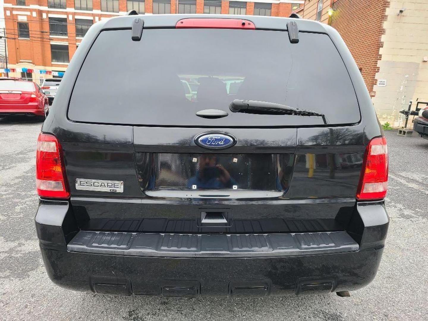 2012 BLACK FORD ESCAPE XLT (1FMCU9D74CK) with an 2.5L engine, Automatic transmission, located at 117 North Cameron Street, Harrisburg, PA, 17101, (717) 963-8962, 40.266762, -76.875259 - WE FINANCE!!! Good Credit/ Bad Credit/ No Credit - ALL Trade-Ins Welcomed!!! ***Guaranteed Credit Approval*** APPLY ONLINE or CALL us TODAY ;) Internet Prices and Marketplace Prices are SPECIAL discounted ***CASH DEALS*** Retail Prices are higher. Please call us to discuss your cash and finan - Photo#3