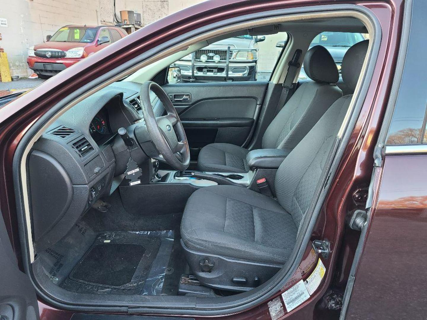 2012 BURGUN FORD FUSION SE (3FAHP0HA7CR) with an 2.5L engine, Automatic transmission, located at 117 North Cameron Street, Harrisburg, PA, 17101, (717) 963-8962, 40.266762, -76.875259 - WE FINANCE!!! Good Credit/ Bad Credit/ No Credit - ALL Trade-Ins Welcomed!!! ***Guaranteed Credit Approval*** APPLY ONLINE or CALL us TODAY ;) Internet Prices and Marketplace Prices are SPECIAL discounted ***CASH DEALS*** Retail Prices are higher. Please call us to discuss your cash and finan - Photo#12