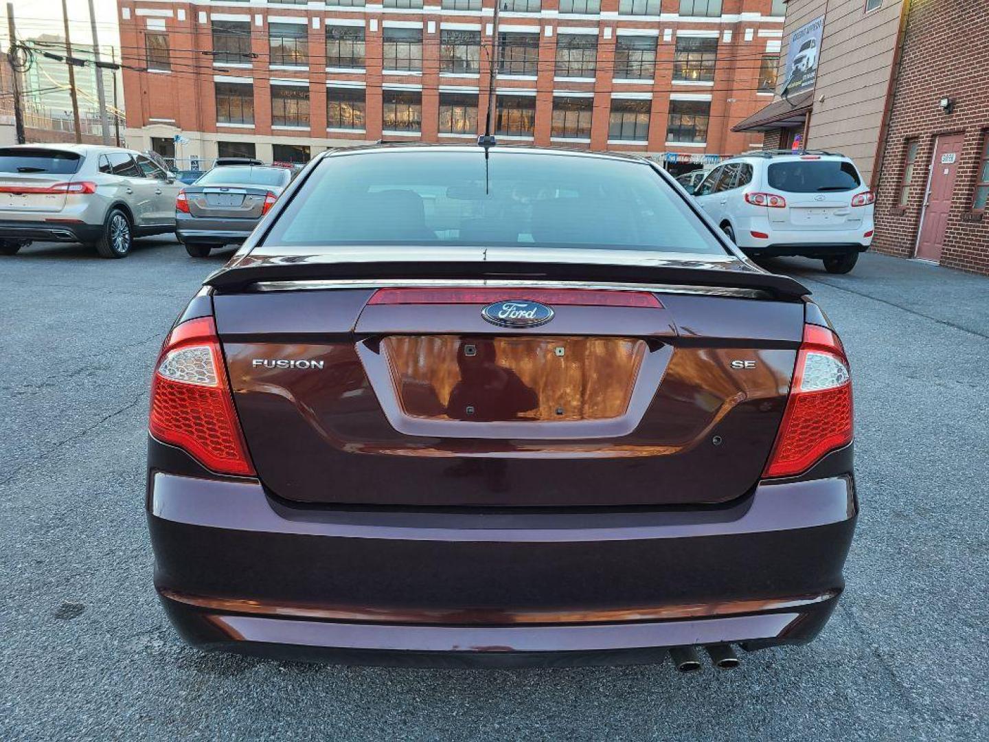 2012 BURGUN FORD FUSION SE (3FAHP0HA7CR) with an 2.5L engine, Automatic transmission, located at 117 North Cameron Street, Harrisburg, PA, 17101, (717) 963-8962, 40.266762, -76.875259 - WE FINANCE!!! Good Credit/ Bad Credit/ No Credit - ALL Trade-Ins Welcomed!!! ***Guaranteed Credit Approval*** APPLY ONLINE or CALL us TODAY ;) Internet Prices and Marketplace Prices are SPECIAL discounted ***CASH DEALS*** Retail Prices are higher. Please call us to discuss your cash and finan - Photo#3