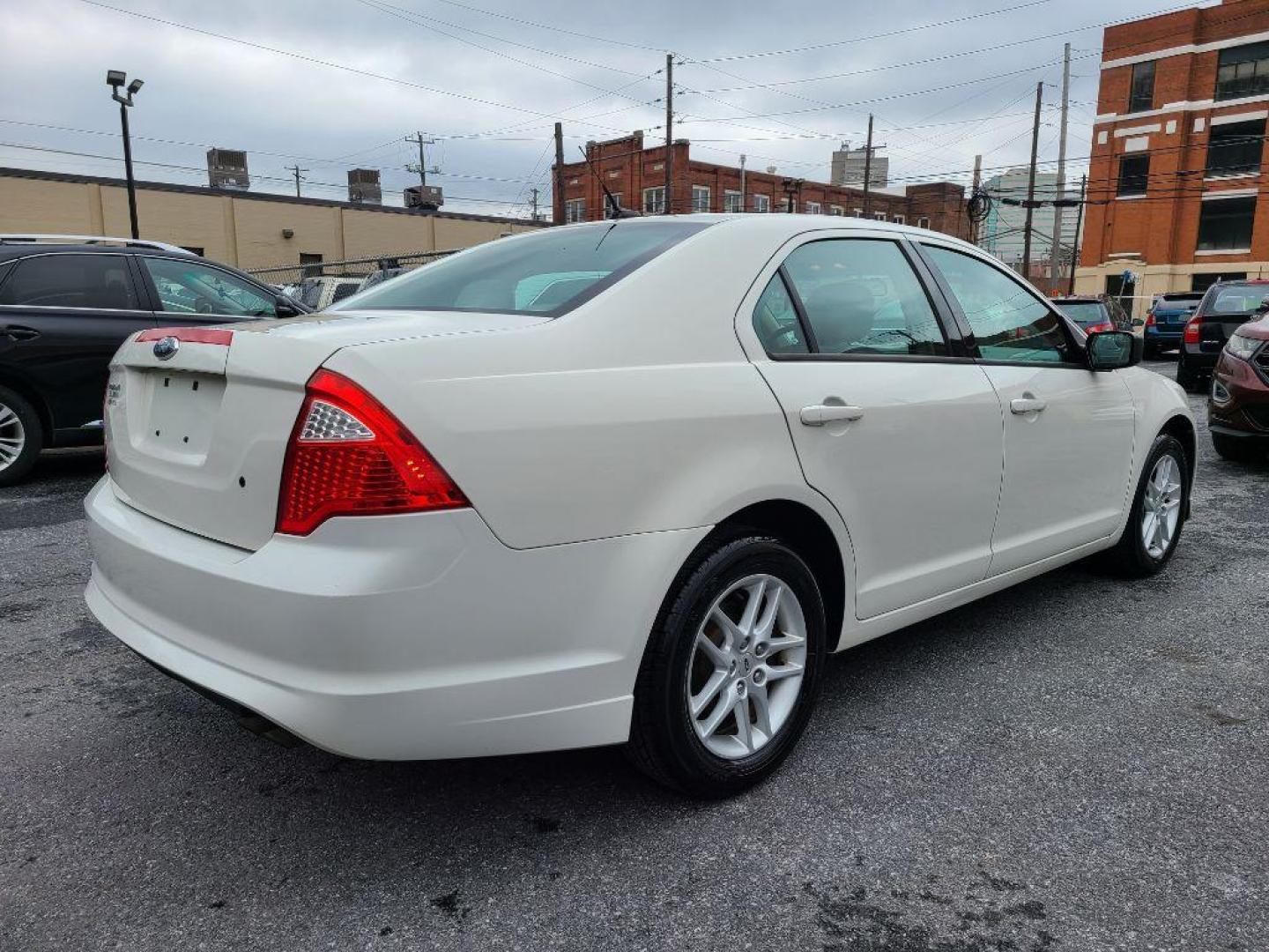 2012 WHITE FORD FUSION S (3FAHP0GA8CR) with an 2.5L engine, Automatic transmission, located at 117 North Cameron Street, Harrisburg, PA, 17101, (717) 963-8962, 40.266762, -76.875259 - WE FINANCE!!! Good Credit/ Bad Credit/ No Credit - ALL Trade-Ins Welcomed!!! ***Guaranteed Credit Approval*** APPLY ONLINE or CALL us TODAY ;) Internet Prices and Marketplace Prices are SPECIAL discounted ***CASH DEALS*** Retail Prices are higher. Please call us to discuss your cash and finan - Photo#4