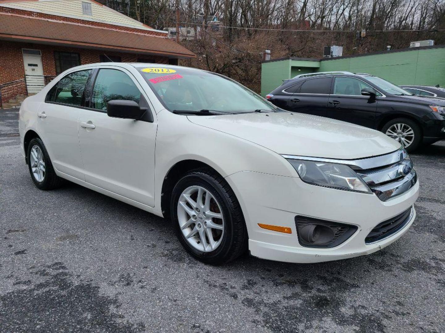 2012 WHITE FORD FUSION S (3FAHP0GA8CR) with an 2.5L engine, Automatic transmission, located at 117 North Cameron Street, Harrisburg, PA, 17101, (717) 963-8962, 40.266762, -76.875259 - WE FINANCE!!! Good Credit/ Bad Credit/ No Credit - ALL Trade-Ins Welcomed!!! ***Guaranteed Credit Approval*** APPLY ONLINE or CALL us TODAY ;) Internet Prices and Marketplace Prices are SPECIAL discounted ***CASH DEALS*** Retail Prices are higher. Please call us to discuss your cash and finan - Photo#6