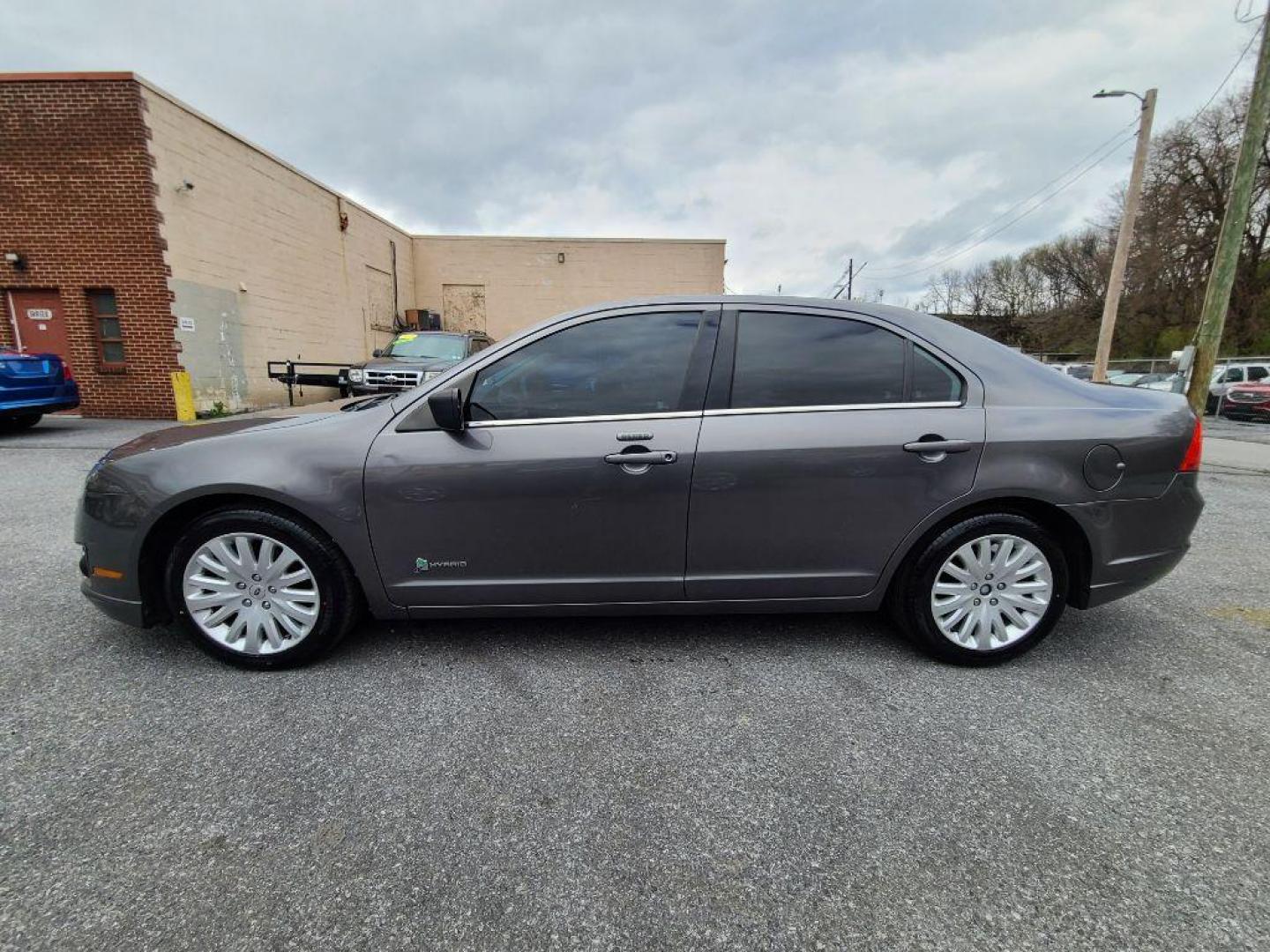 2012 GRAY FORD FUSION HYBRID (3FADP0L31CR) with an 2.5L engine, Continuously Variable transmission, located at 117 North Cameron Street, Harrisburg, PA, 17101, (717) 963-8962, 40.266762, -76.875259 - WE FINANCE!!! Good Credit/ Bad Credit/ No Credit - ALL Trade-Ins Welcomed!!! ***Guaranteed Credit Approval*** APPLY ONLINE or CALL us TODAY ;) Internet Prices and Marketplace Prices are SPECIAL discounted ***CASH DEALS*** Retail Prices are higher. Please call us to discuss your cash and finan - Photo#1