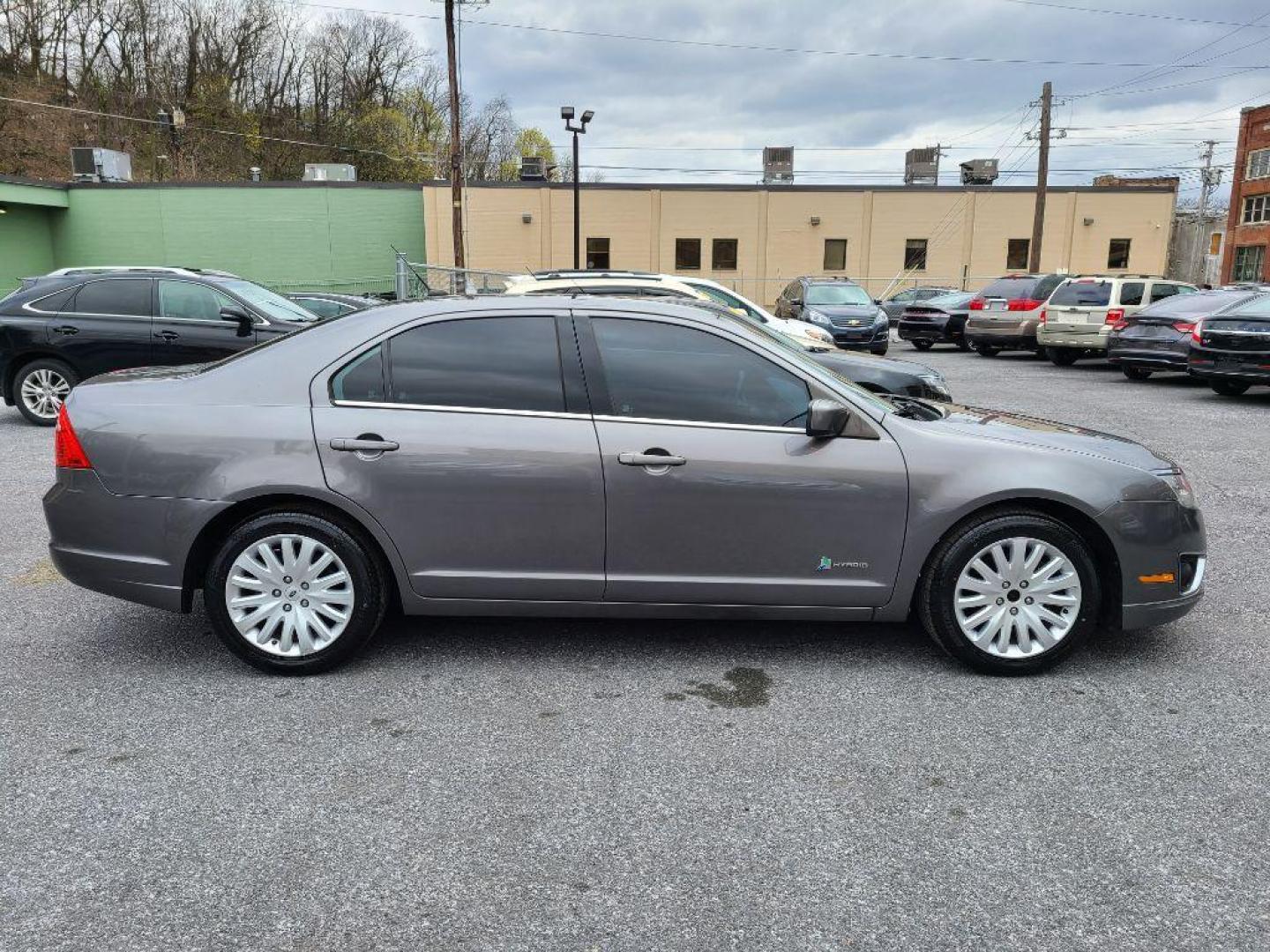 2012 GRAY FORD FUSION HYBRID (3FADP0L31CR) with an 2.5L engine, Continuously Variable transmission, located at 117 North Cameron Street, Harrisburg, PA, 17101, (717) 963-8962, 40.266762, -76.875259 - WE FINANCE!!! Good Credit/ Bad Credit/ No Credit - ALL Trade-Ins Welcomed!!! ***Guaranteed Credit Approval*** APPLY ONLINE or CALL us TODAY ;) Internet Prices and Marketplace Prices are SPECIAL discounted ***CASH DEALS*** Retail Prices are higher. Please call us to discuss your cash and finan - Photo#5