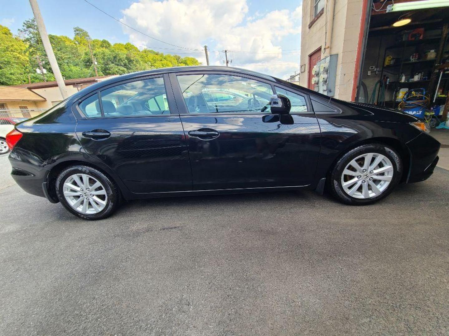 2012 BLACK HONDA CIVIC EX (19XFB2F83CE) with an 1.8L engine, Automatic transmission, located at 7981 Paxton Street, Harrisburg, PA, 17111, (717) 561-2926, 40.261490, -76.749229 - WE FINANCE!!! Good Credit/ Bad Credit/ No Credit - ALL Trade-Ins Welcomed!!! ***Guaranteed Credit Approval*** APPLY ONLINE or CALL us TODAY ;) Internet Prices and Marketplace Prices are SPECIAL discounted ***CASH DEALS*** Retail Prices are higher. Please call us to discuss your cash and finan - Photo#6