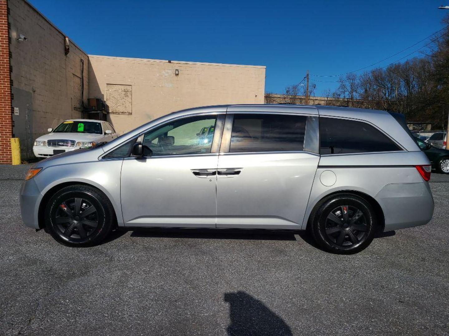 2012 SILVER HONDA ODYSSEY LX (5FNRL5H21CB) with an 3.5L engine, Automatic transmission, located at 117 North Cameron Street, Harrisburg, PA, 17101, (717) 963-8962, 40.266762, -76.875259 - WE FINANCE!!! Good Credit/ Bad Credit/ No Credit - ALL Trade-Ins Welcomed!!! ***Guaranteed Credit Approval*** APPLY ONLINE or CALL us TODAY ;) Internet Prices and Marketplace Prices are SPECIAL discounted ***CASH DEALS*** Retail Prices are higher. Please call us to discuss your cash and finan - Photo#1